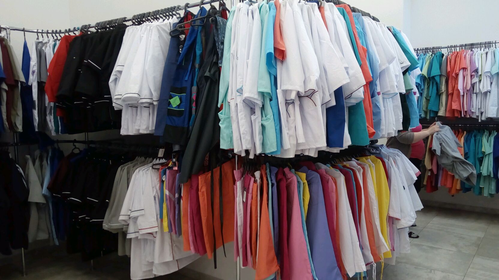 Магазин одежды на Красноярском рабочем