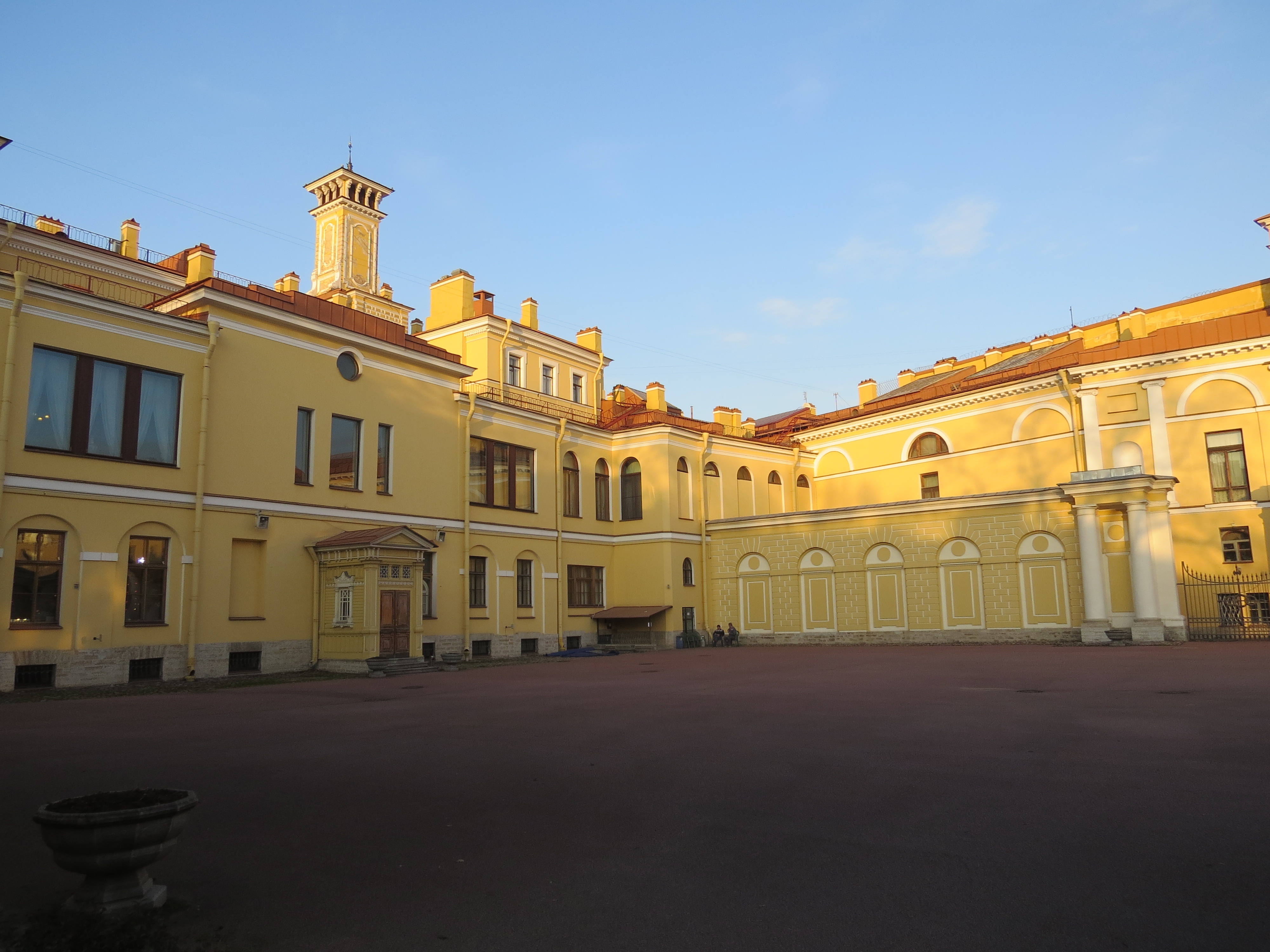 Юсуповский дворец в Санкт-Петербурге двор