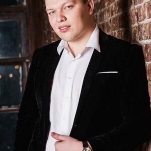 Роман Вечеров