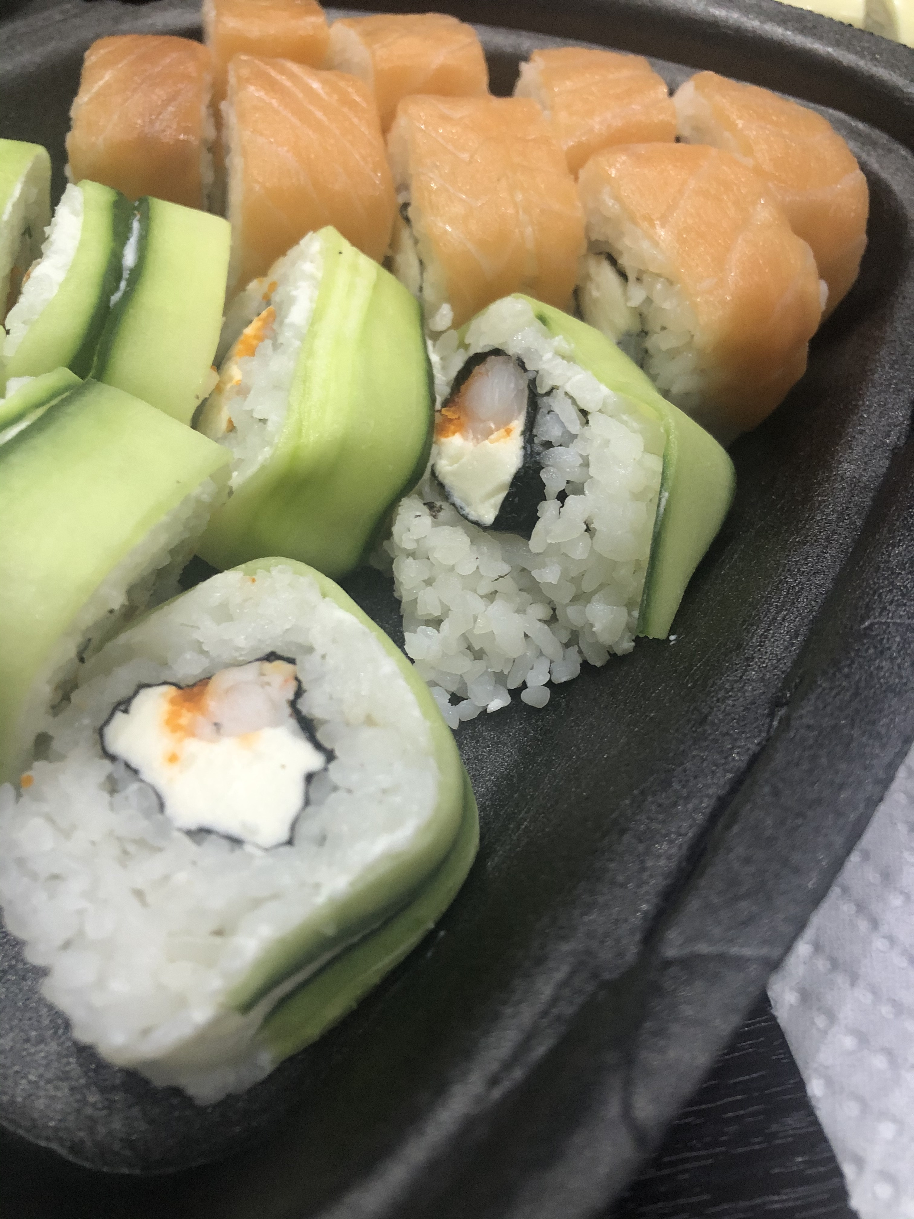 Ролл Токио. Токио суши Новосибирск. Sushi Tokyo Жуковский. Ролл Токио фото.