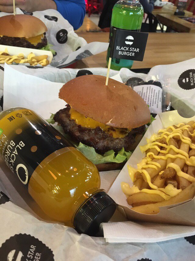 Кафе тимати. Black Star Burger Арбат. Блэк Стар бургер Москва Арбат. Ресторан Тимати в Москве Black Star Burger. Кафе Блэк Стар бургер на Арбате.