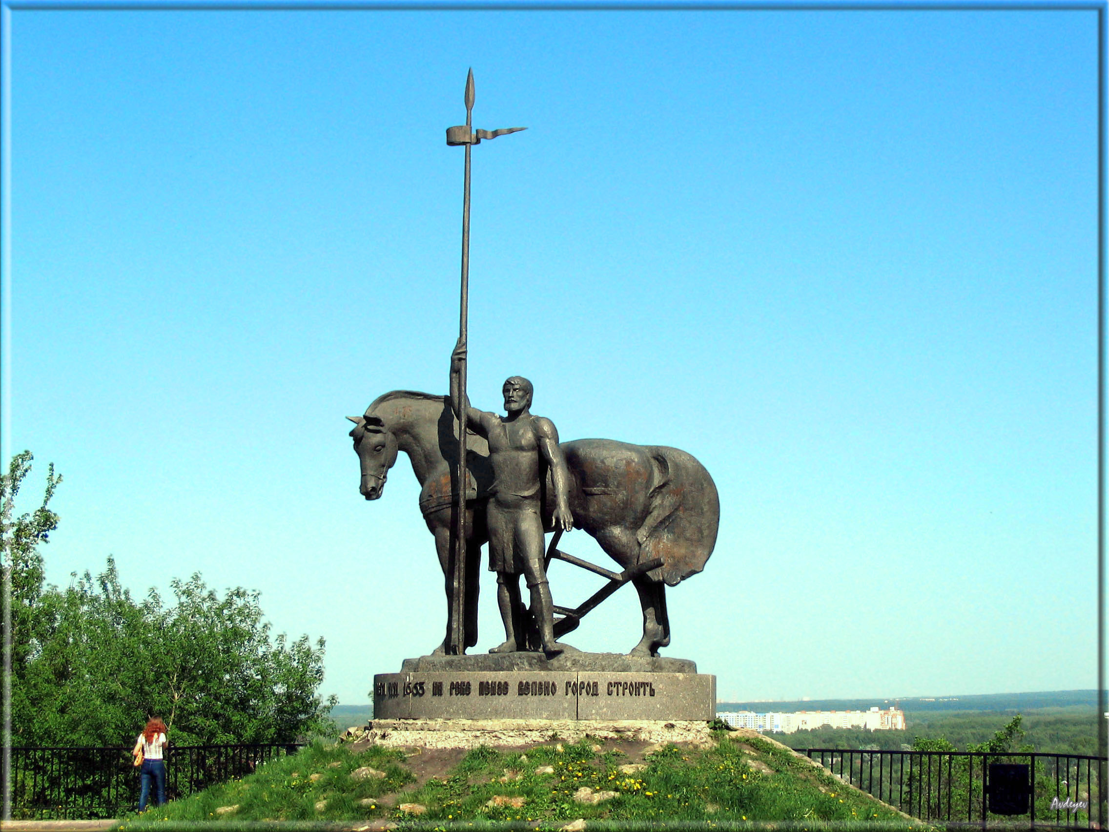 Пензенский край. Памятник Первопоселенец Пенза контур. Памятник Первопоселенец Пенза силуэт. Первопоселенец Пенза вектор. Георг Мясников Первопоселенец.