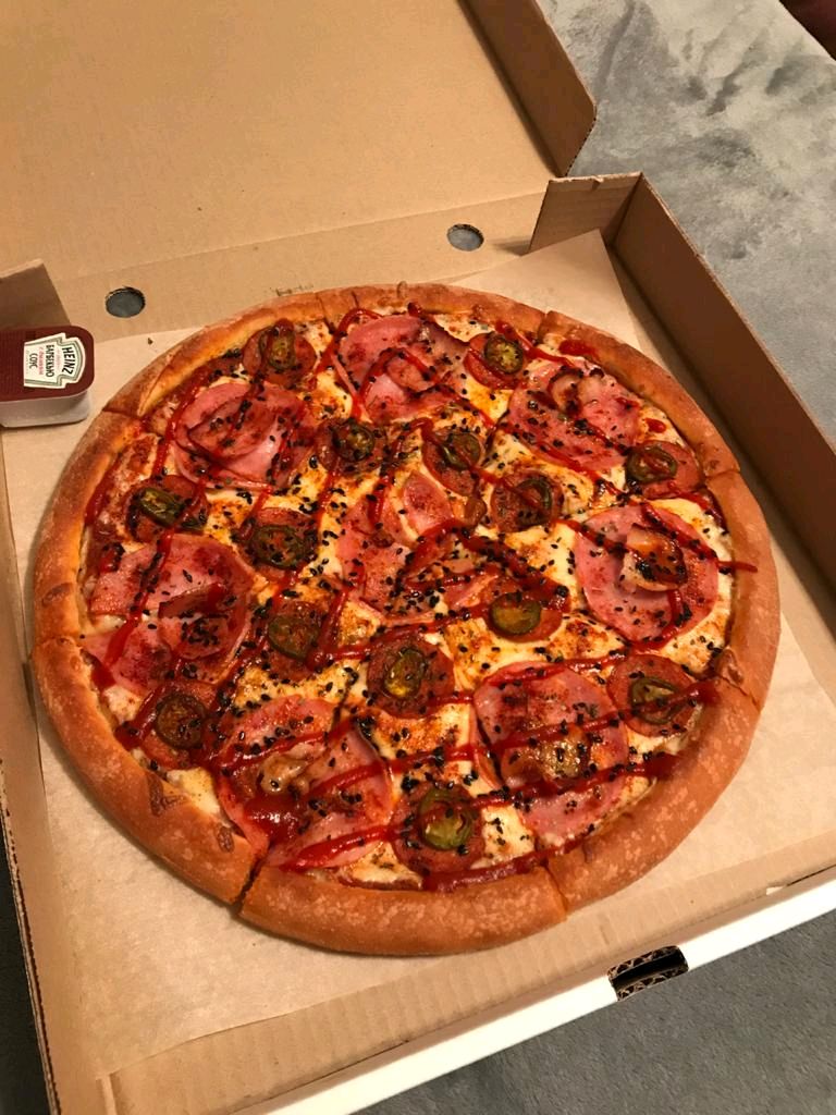 Хата кемерово. Пицца хат. Пицца фирмы. Пицца 23 см в пицца хат. Фестиваль пиццы пицца хат.