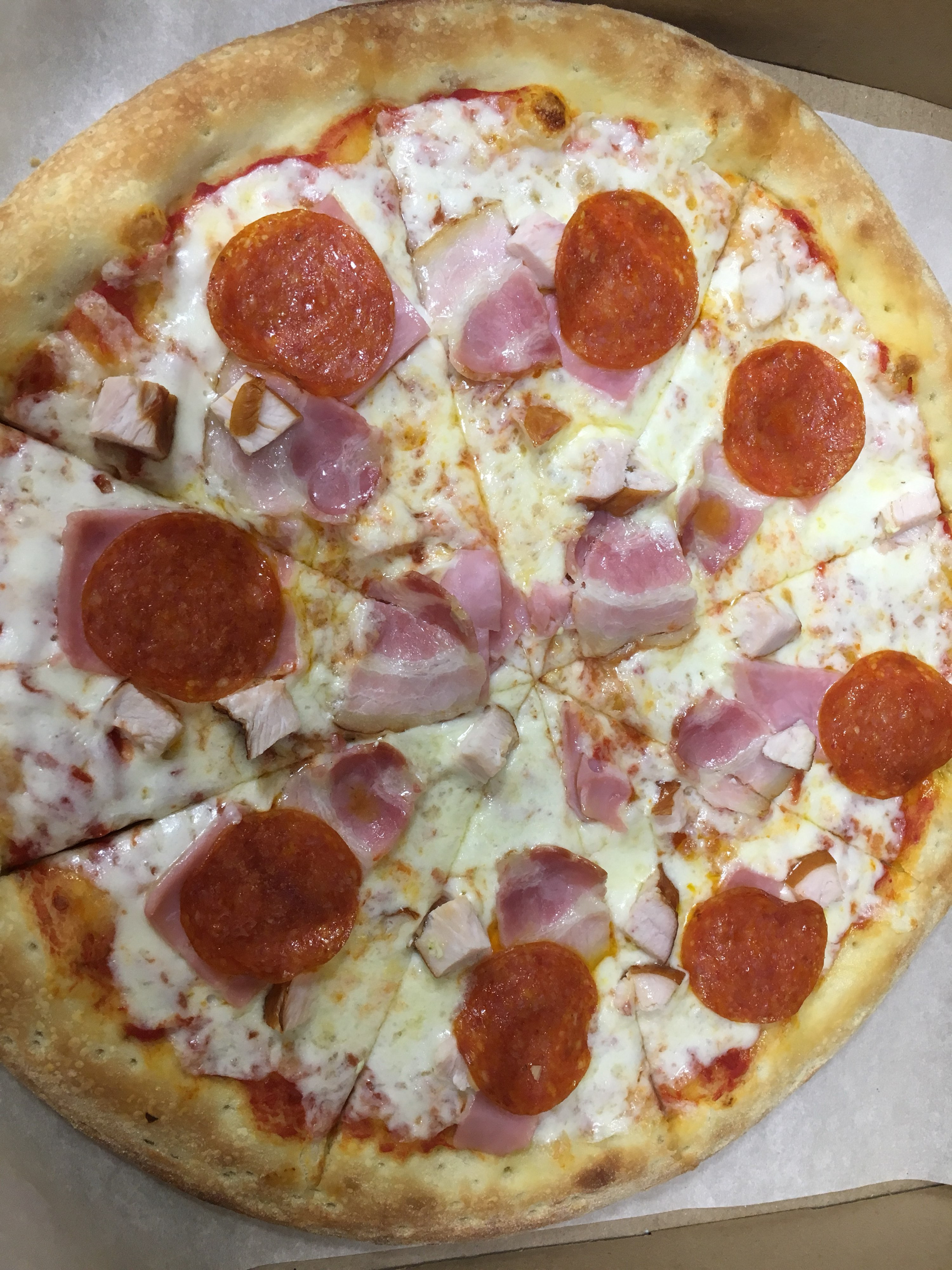 Пицца сан. Пицца Сан верхняя Пышма. Пицца Сан верхняя Пышма меню. Пицца в кафе. Пиццерия Сан пицца.