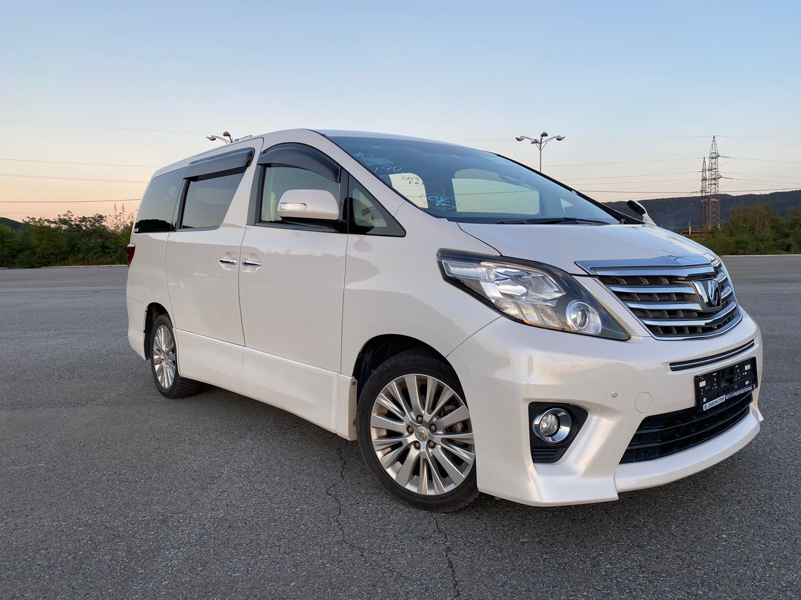 Джапан стар владивосток. Toyota Alphard 2016. Альфард с Корее. Toyota Alphard Wallpaper.