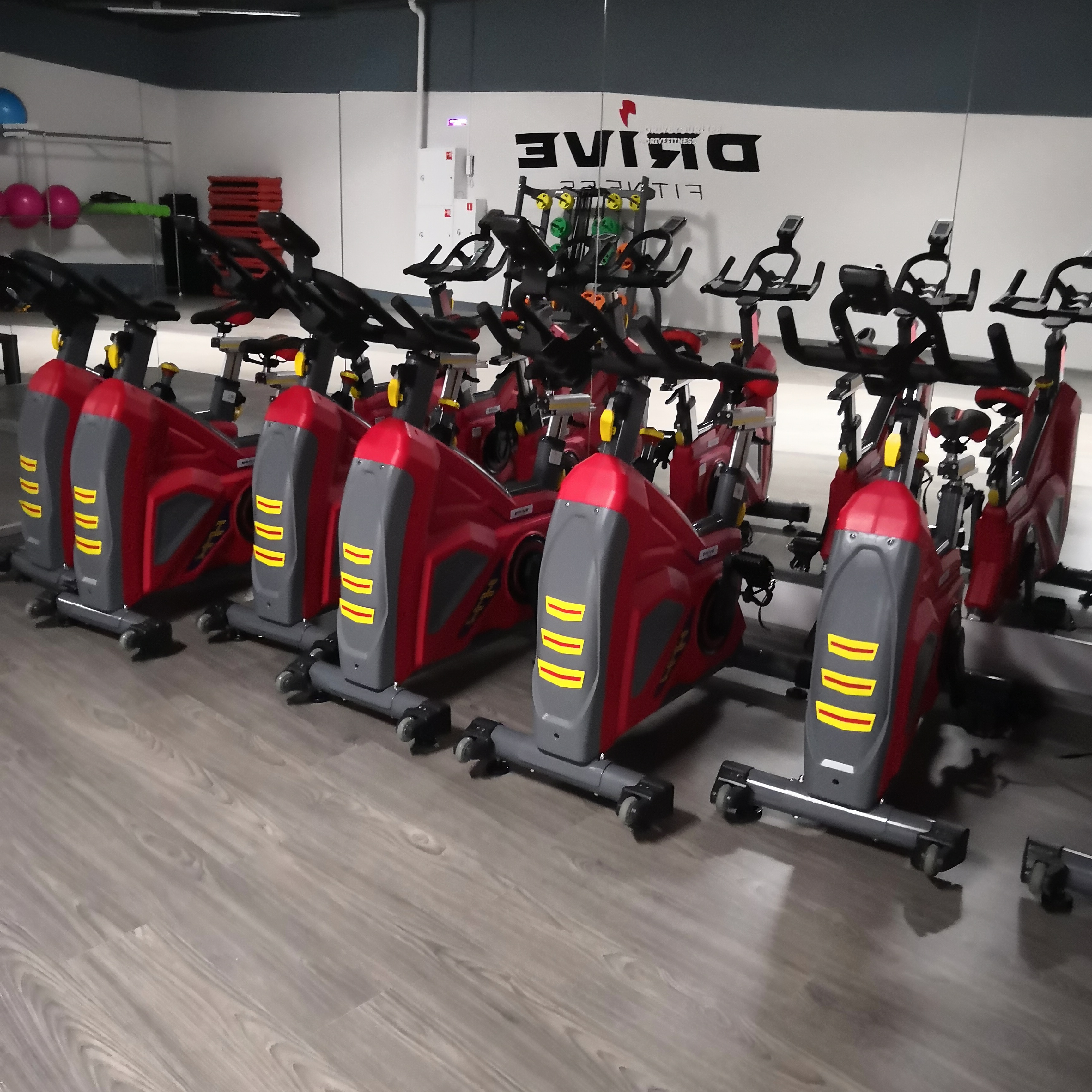 Фитнес тюмень. Drive Fitness Тюмень остров. Drive Fitness Тюмень Федюнинского. Драйв фитнес Тюмень остров тренера. Фитнес драйв Тюмень зал..