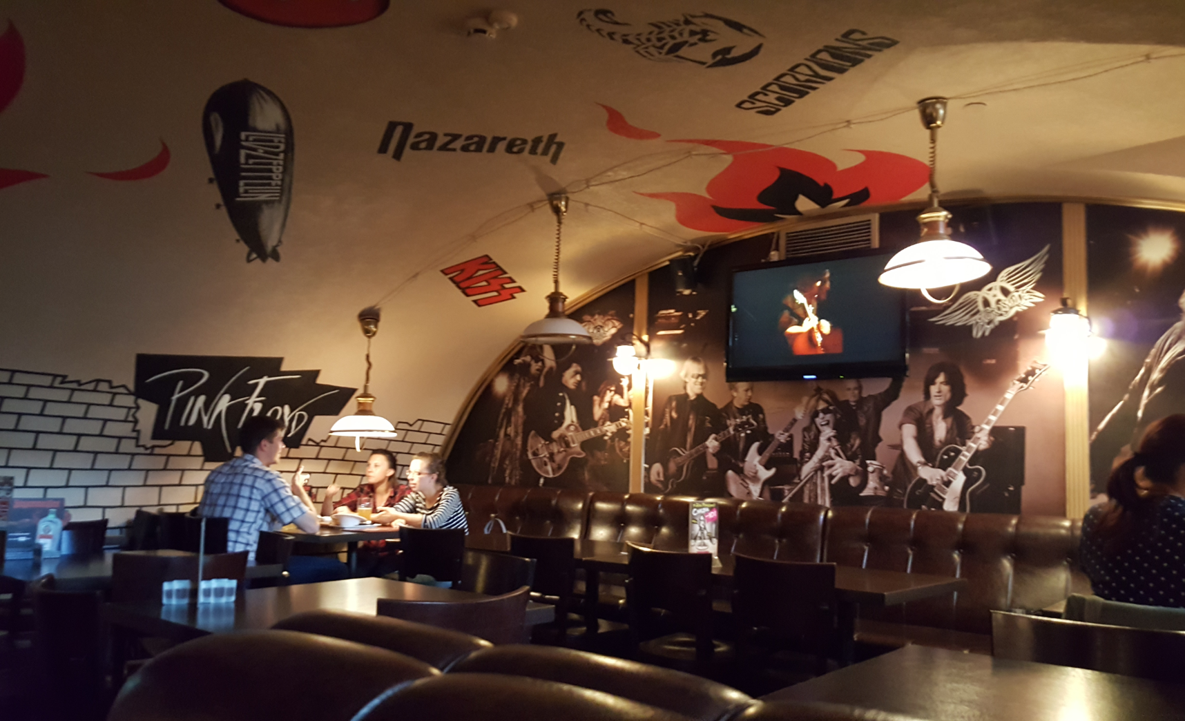 Rock pub Санкт-Петербург. Rock pub, Санкт-Петербург, Невский проспект. Невский проспект, 38/4 Rock pub. Рок бар Питер Фредди Меркури.