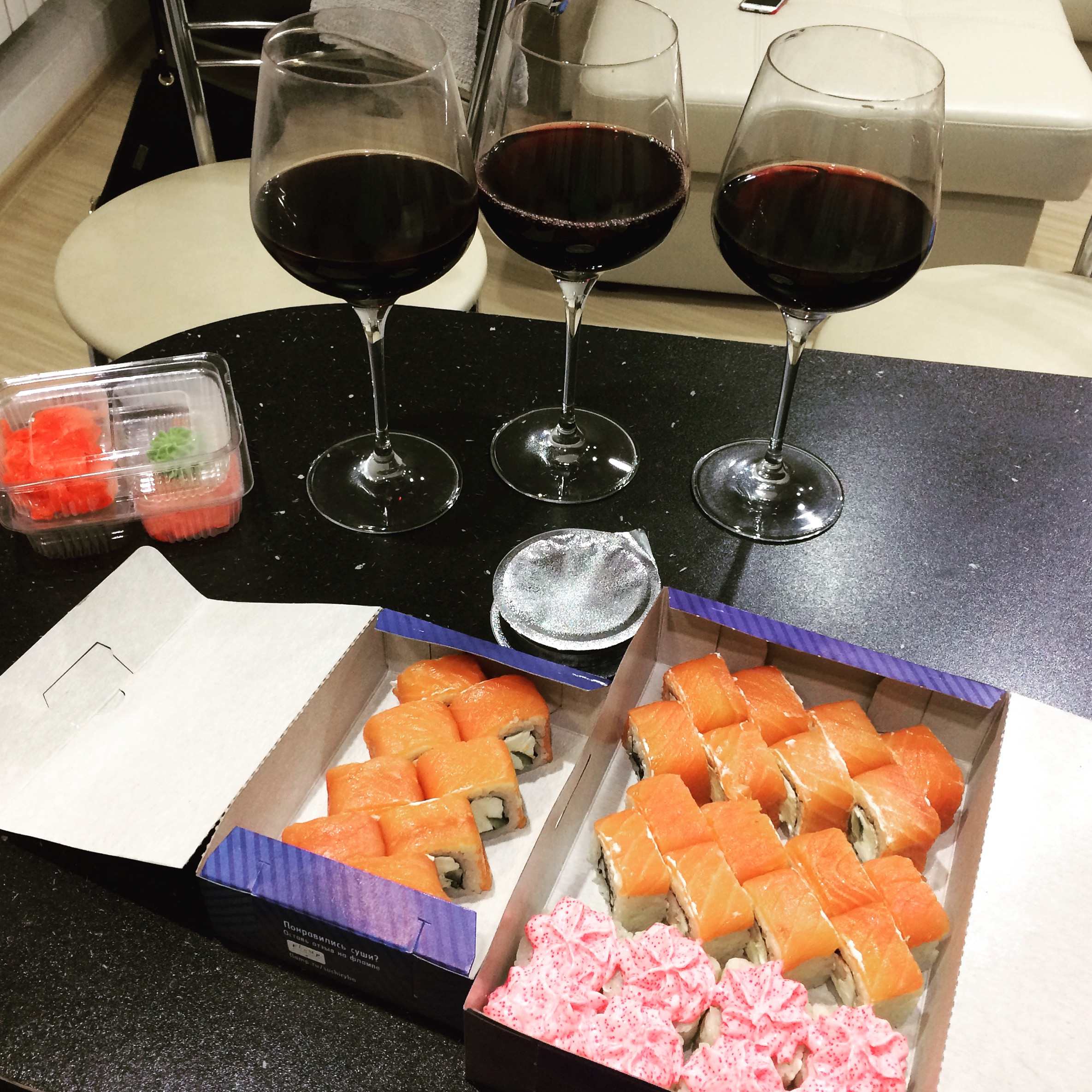 суши и вино фото