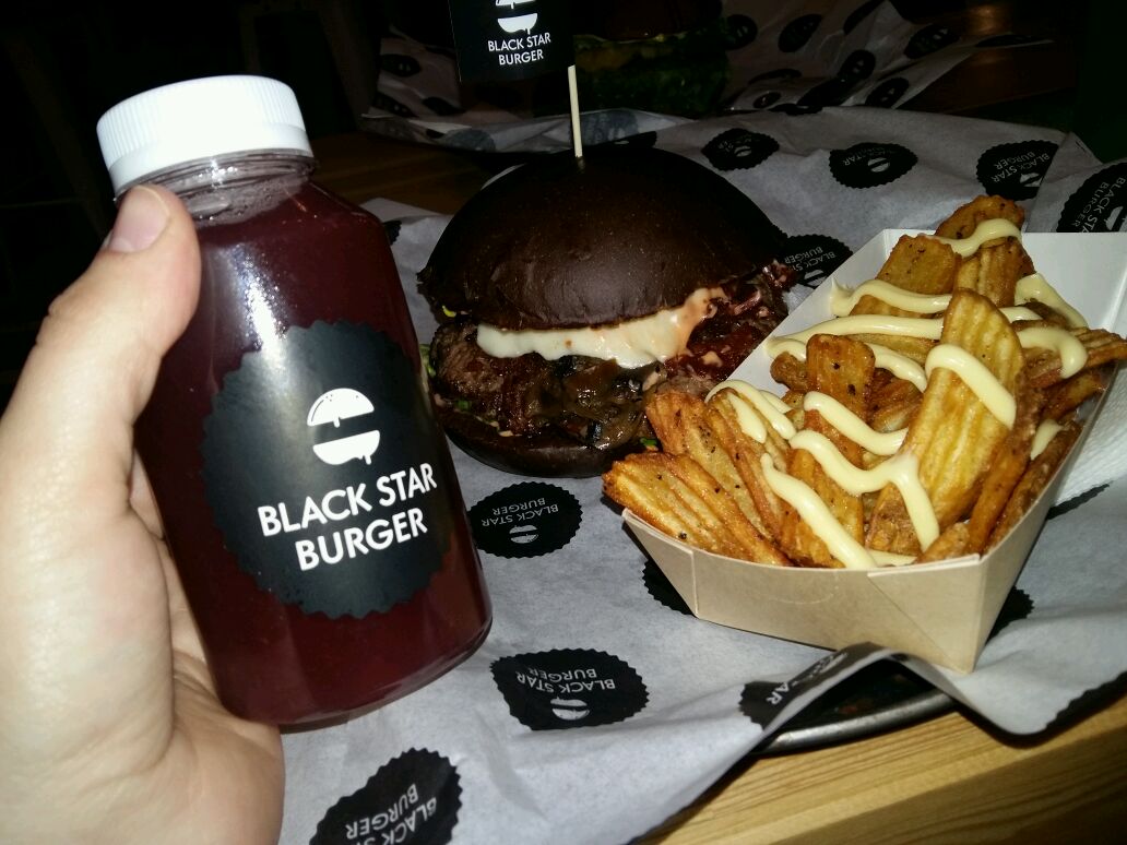 Блэк бургер москва. Напитки Блэк Стар бургер. Black Star Burger, Москва, цветной бульвар. Блэк Стар бургер коктейли. Black Star Burger владелец.