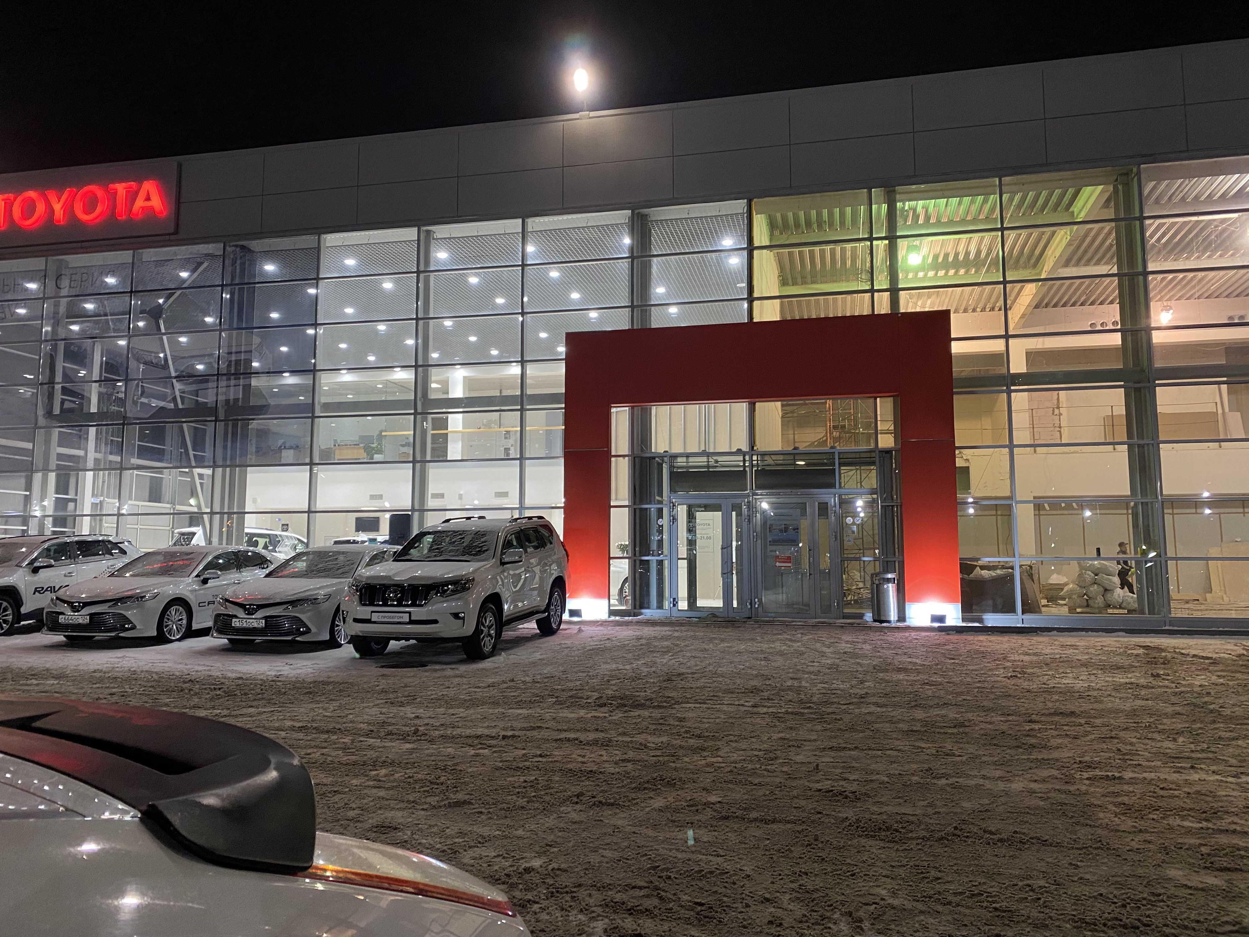 Toyota красноярск. Караульная 37 Красноярск автосалон Тойота. Тойота центр Красноярск. Тойота партнер. Приоритет автосалон Красноярск.