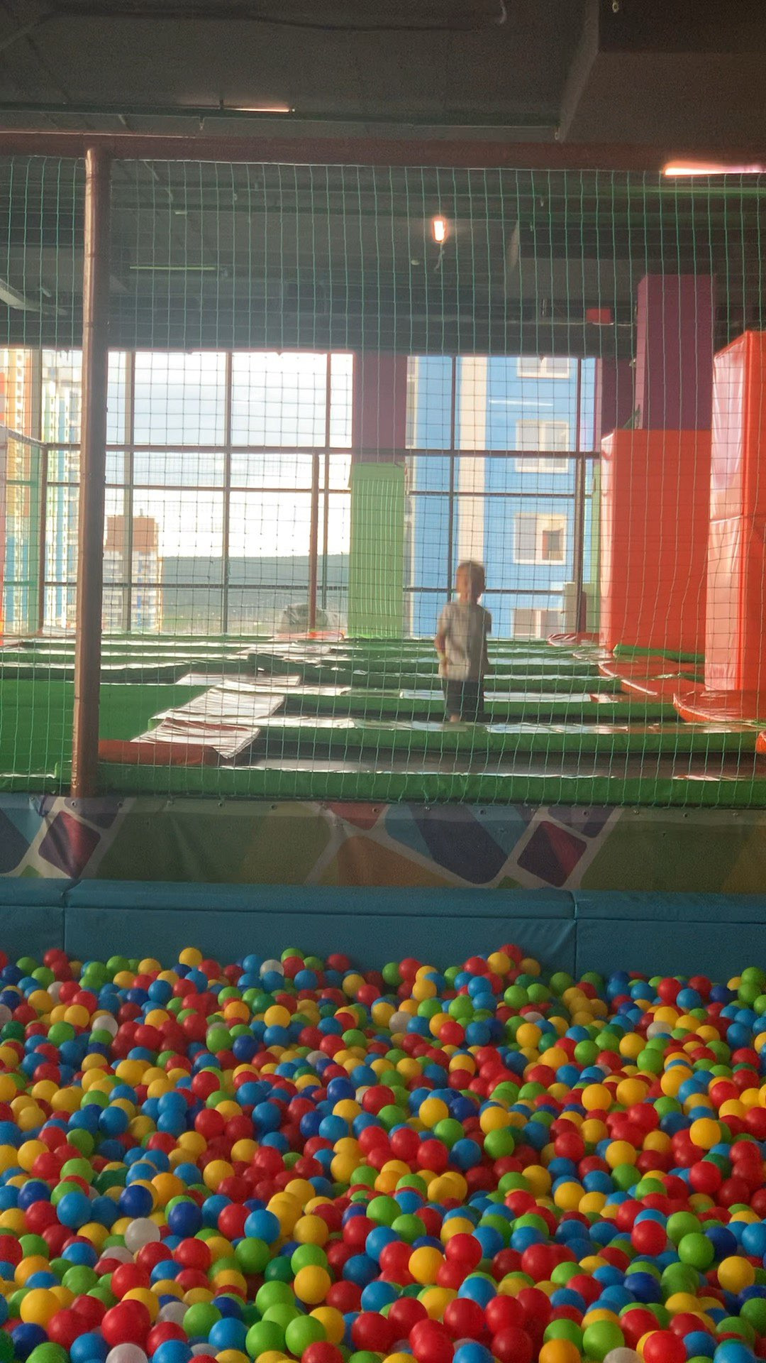 Парк развлечений детям екатеринбург. Fun city ул краснолесья 133 фото. Фан джамп екатеринбург академический. Fun city екатеринбург. Хабаровск ресто-парк «fun city».