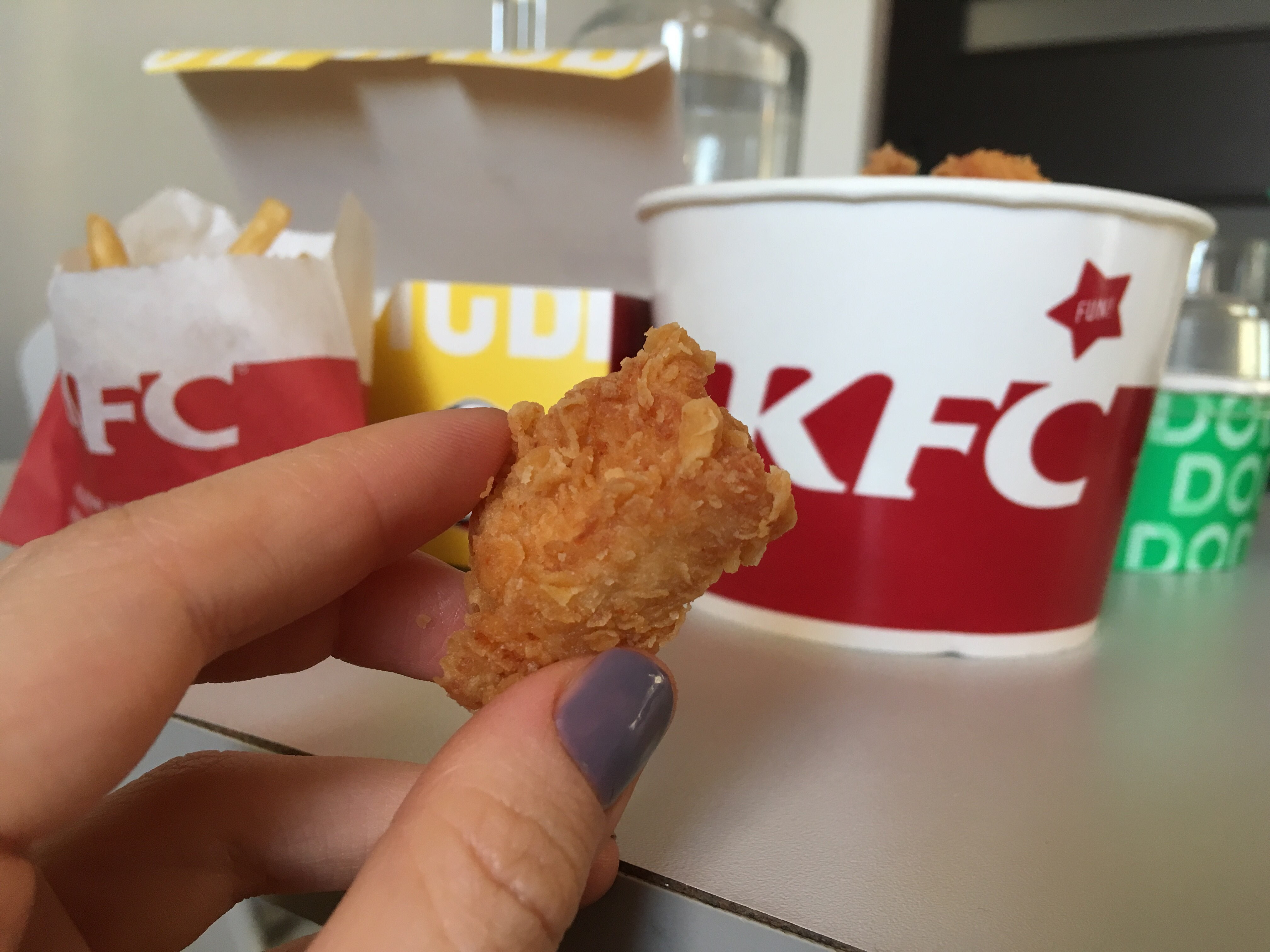 Kfc еда. Сеть KFC. КФС еда. Еда в КФС меню. КФС 50 лет октября.