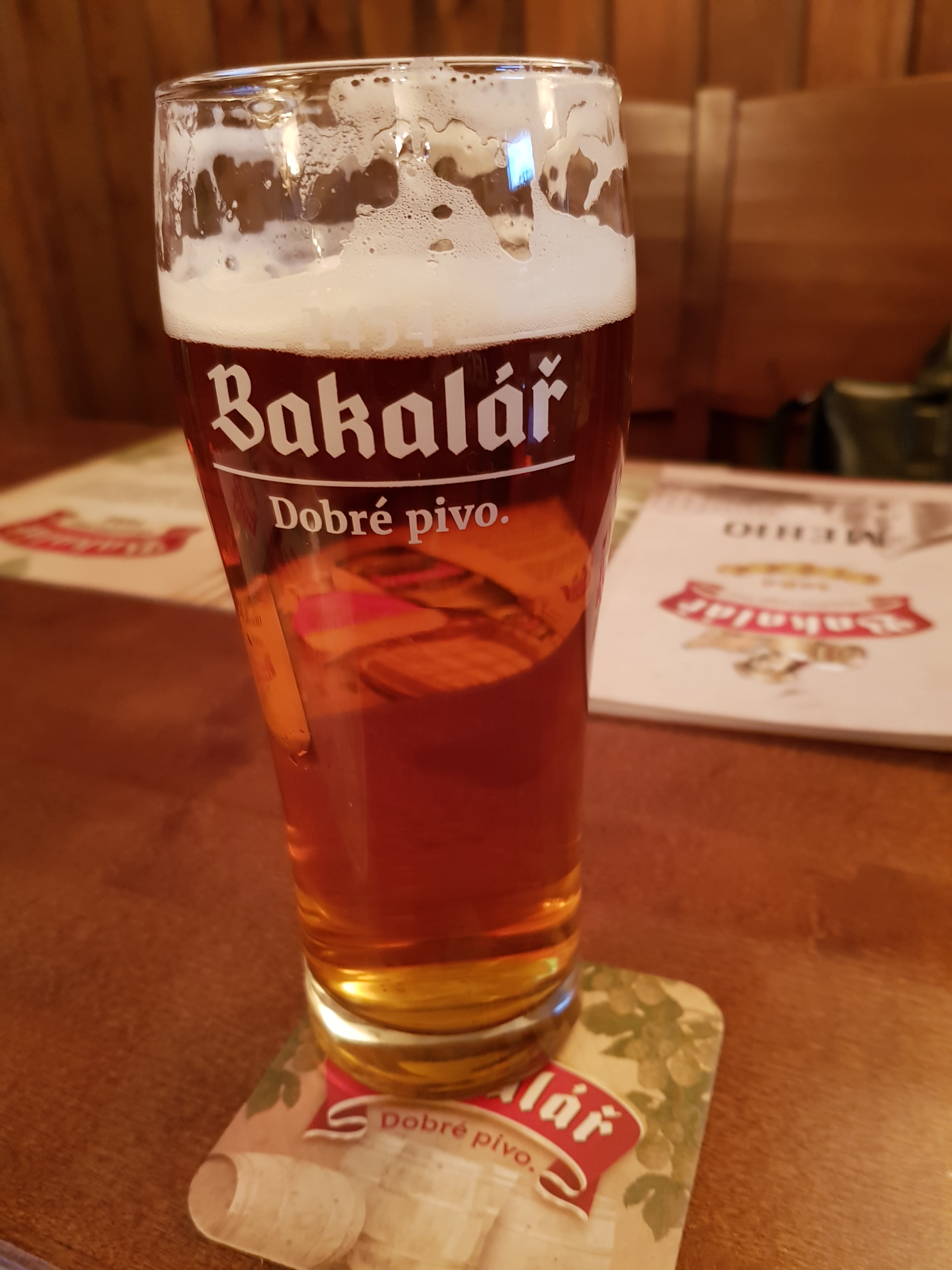 Бакалар холодного охмеления. Bakalar Premium Lager. Пивной бокал Bakalar.