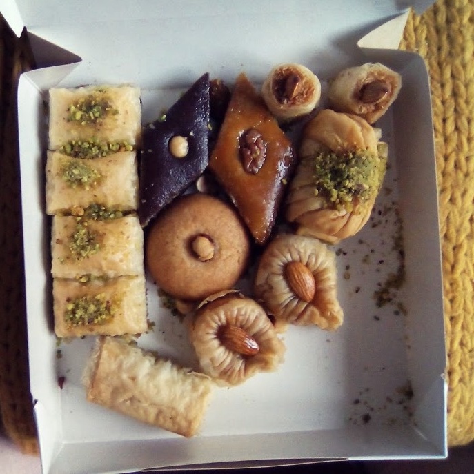 Восточные сладости логотип. Баракуки екб. Баракуки. Коричневый торт из восточных сладостей. Emerald кондитерская турция.