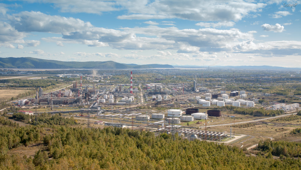 Заводы комсомольска. Нефтезавод Комсомольск-на-Амуре. НПЗ Комсомольск на Амуре. ГПЗ камсомольск на Амуре. Комсомольск на Амуре завод Роснефть.