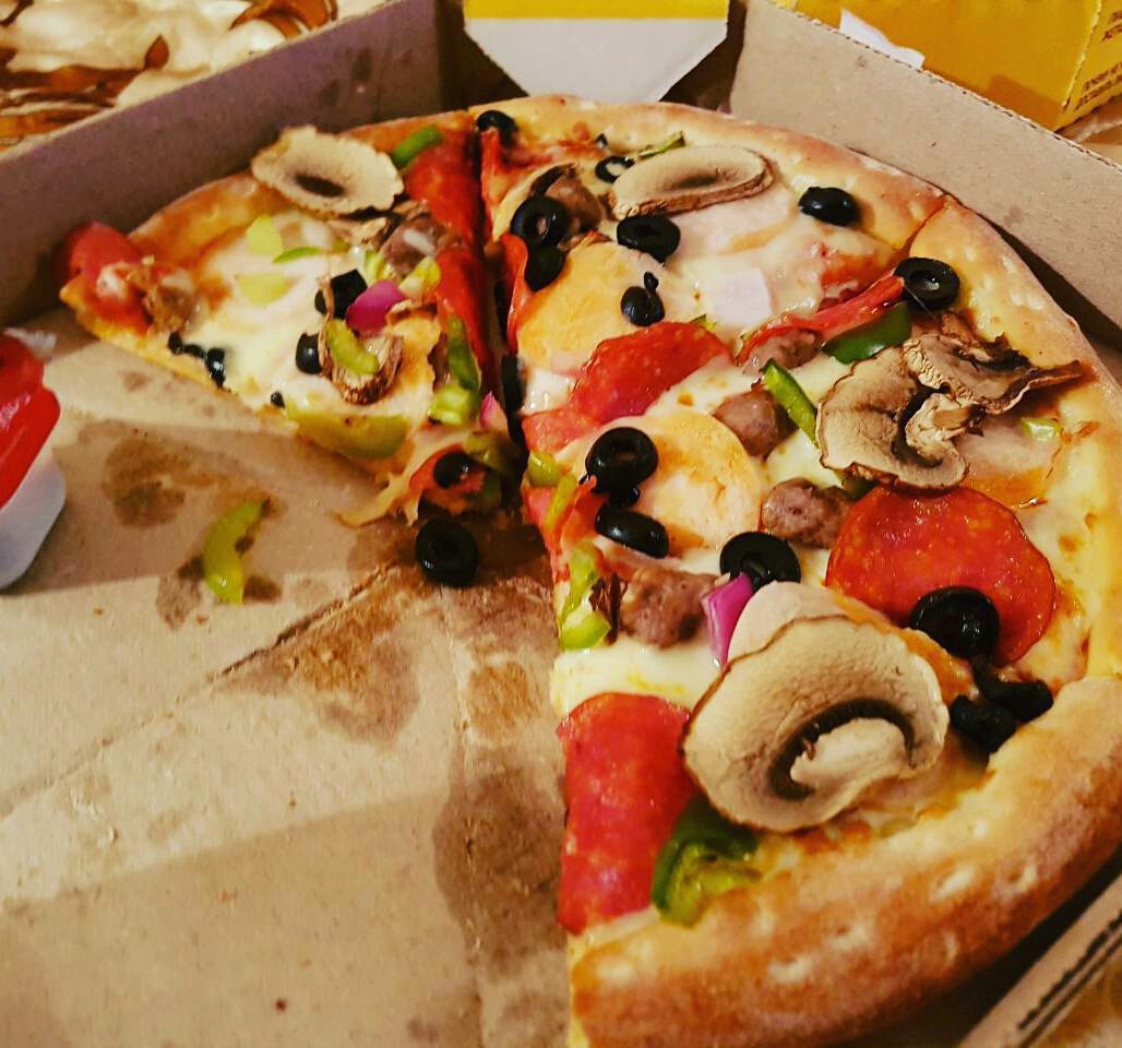 Пиццерия ленинский. Додо твистер. Dodo pizza Томск. Пицца Додо пицца в Томске. Завтраки Пиццерио.