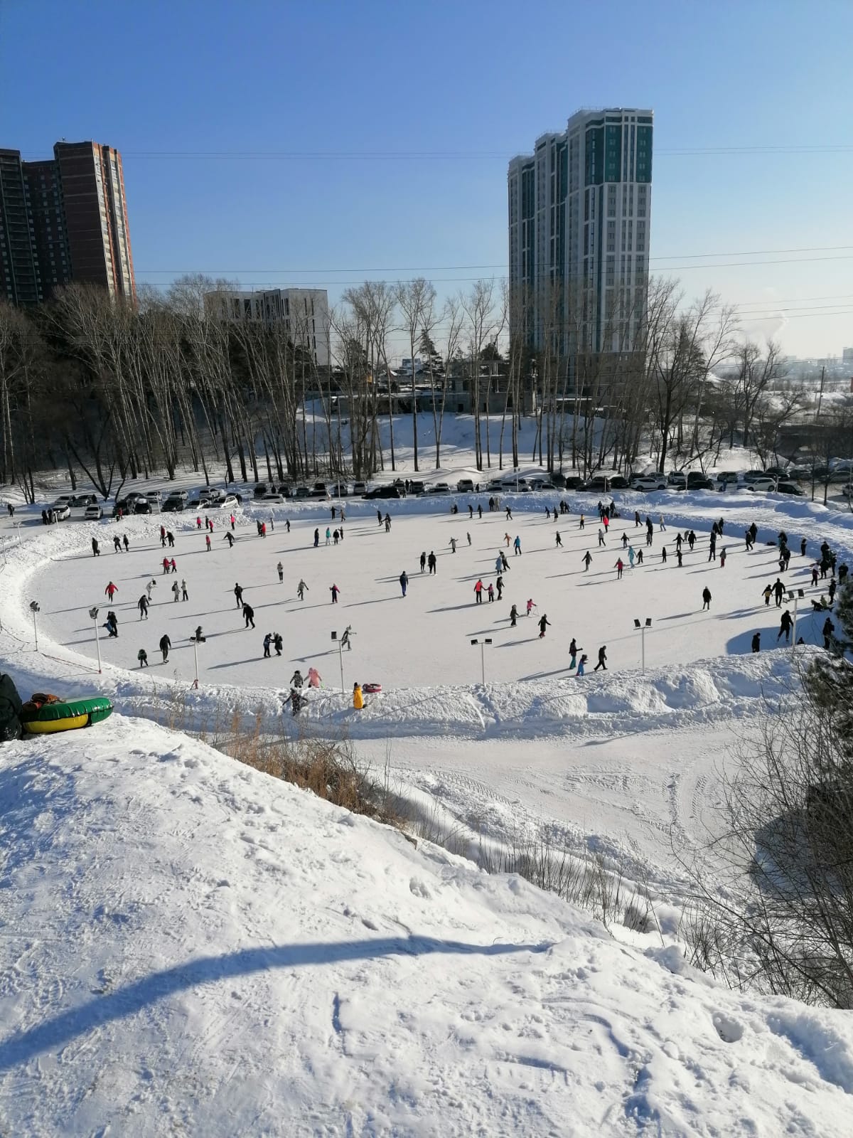 Каток в новосибирске. Горячий лед каток Новосибирск. Каток горячий лед в Заельцовском парке Новосибирск. Каток на НИИЖТЕ Новосибирск. Каток в Новосибирске на улице.