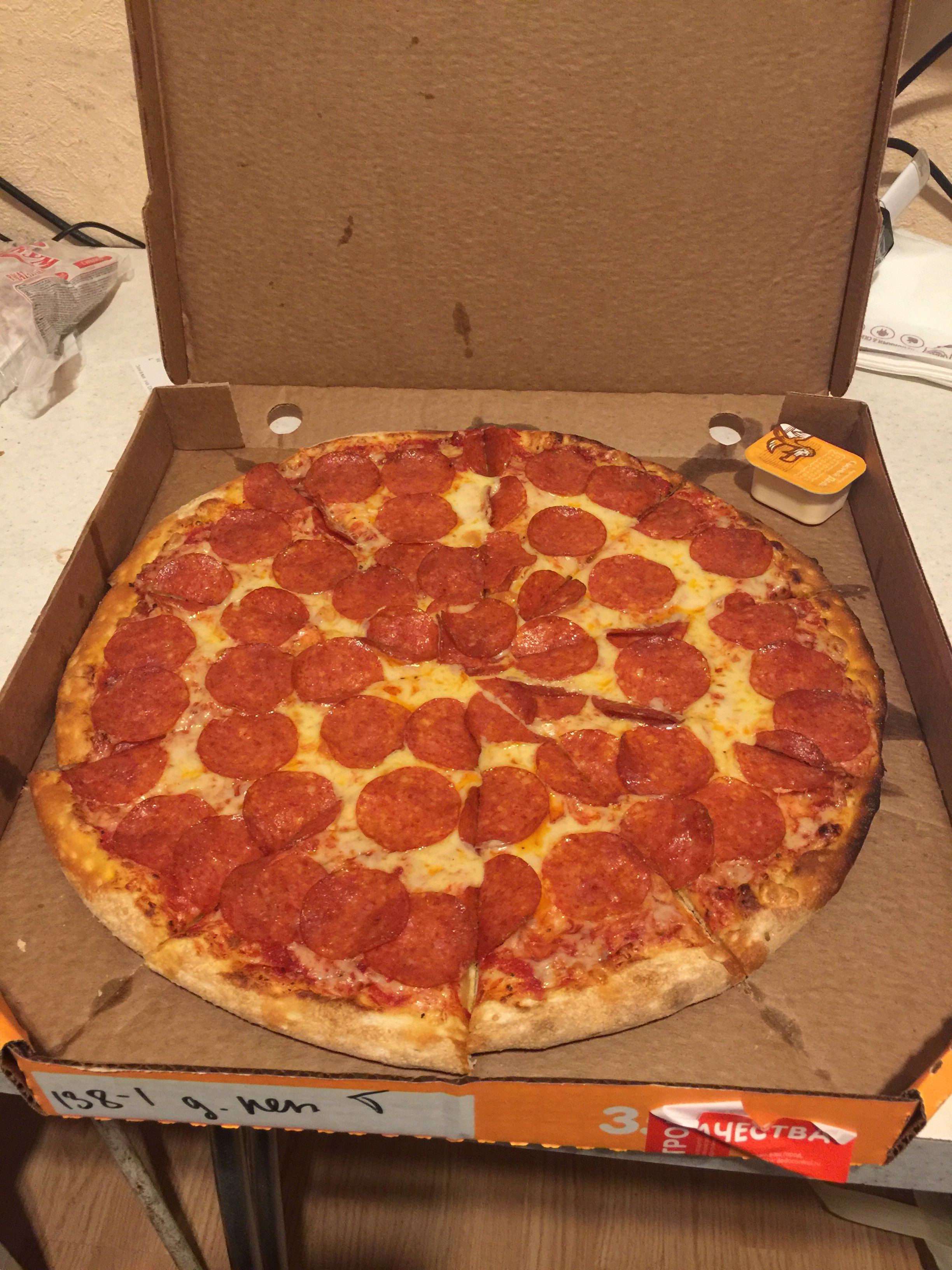 фото пиццы пепперони в коробке фото 89