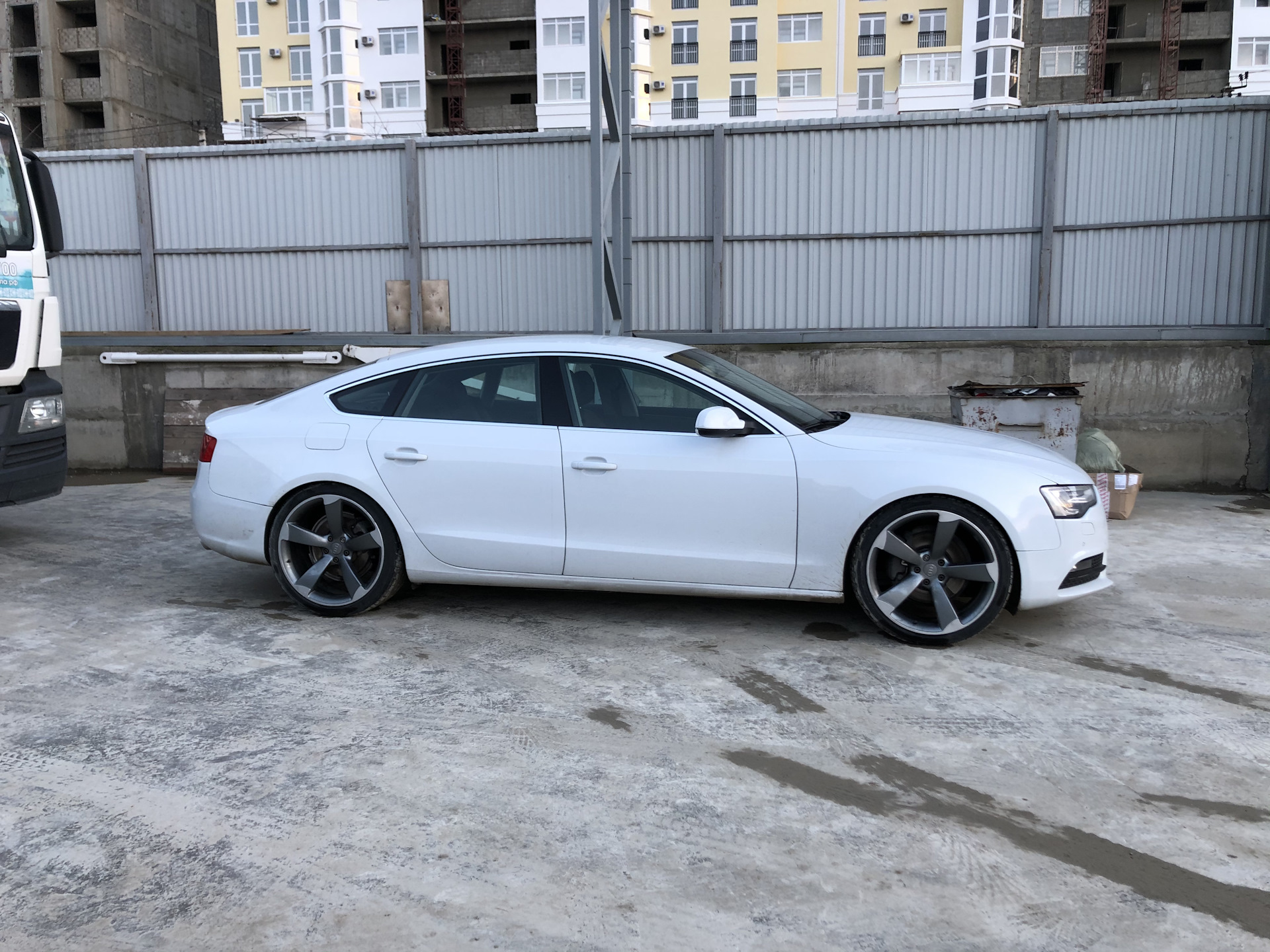 H r b. Audi a5 h&r -25. Пружины Audi r8 2008 r20. Audi a7 2013 на заниженных пружинах. Заниженные пружины Ауди а6 с7.