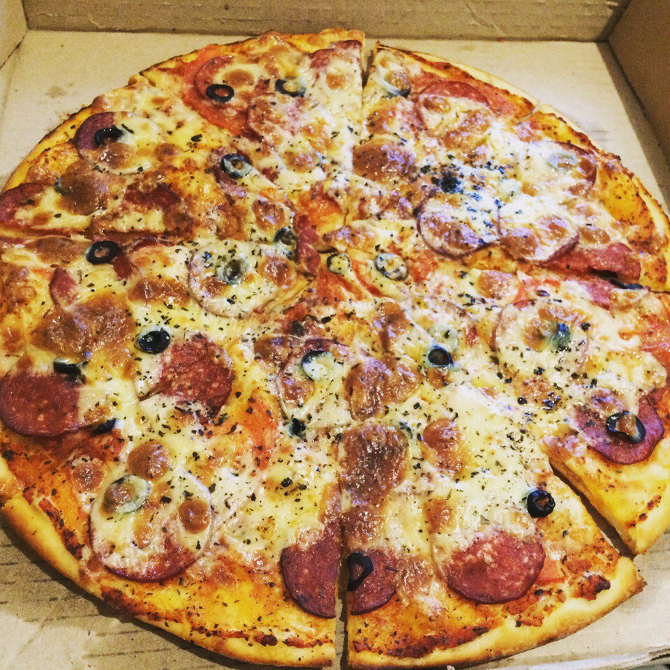 Чита доставка пиццы на дом. Пицца домашняя. Доставка пиццы. Самая вкусная пицца доставка. Пицца Жар птица.