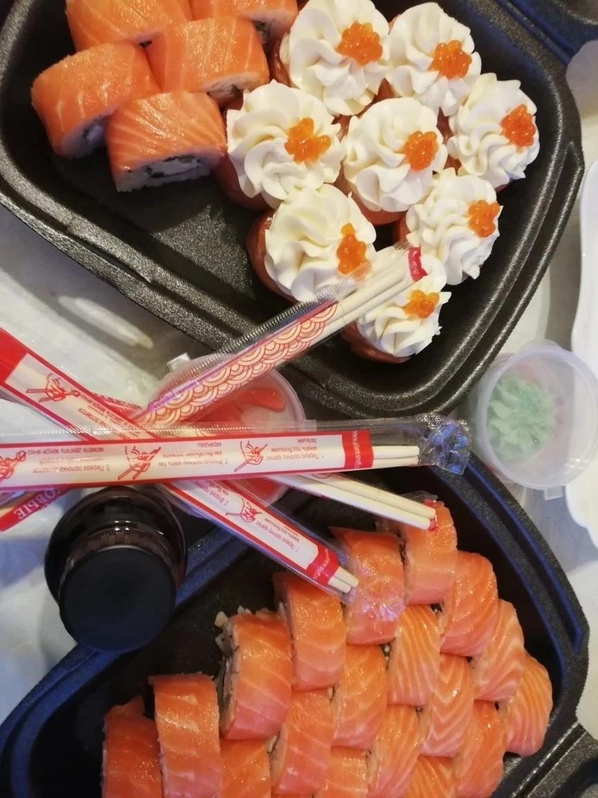 Sushi новосибирска. Ролл Токио. Суши Новосибирск. Роллы Новосибирск.