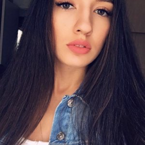 Оля Полякова