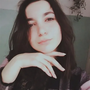 Анна Захарова