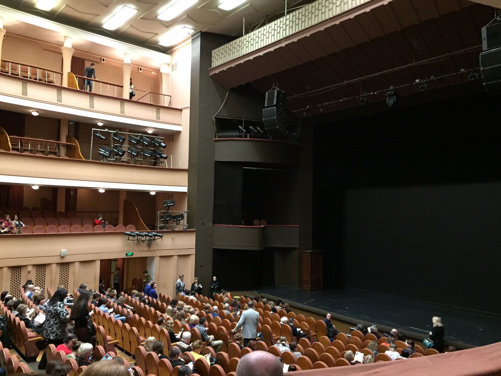 Театр им моссовета основная сцена зал
