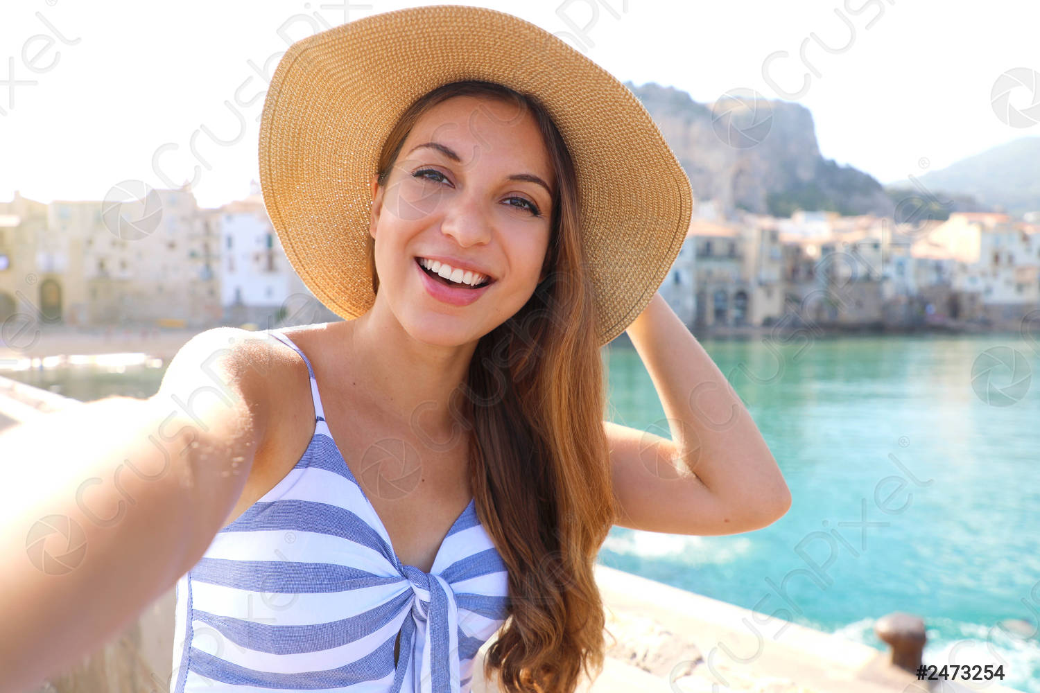 She is summer. Tourist woman smiling. Лопухова Ольга Барнаул. Smile woman selfie on Sea. Лопухова Марина Самара в контакте.