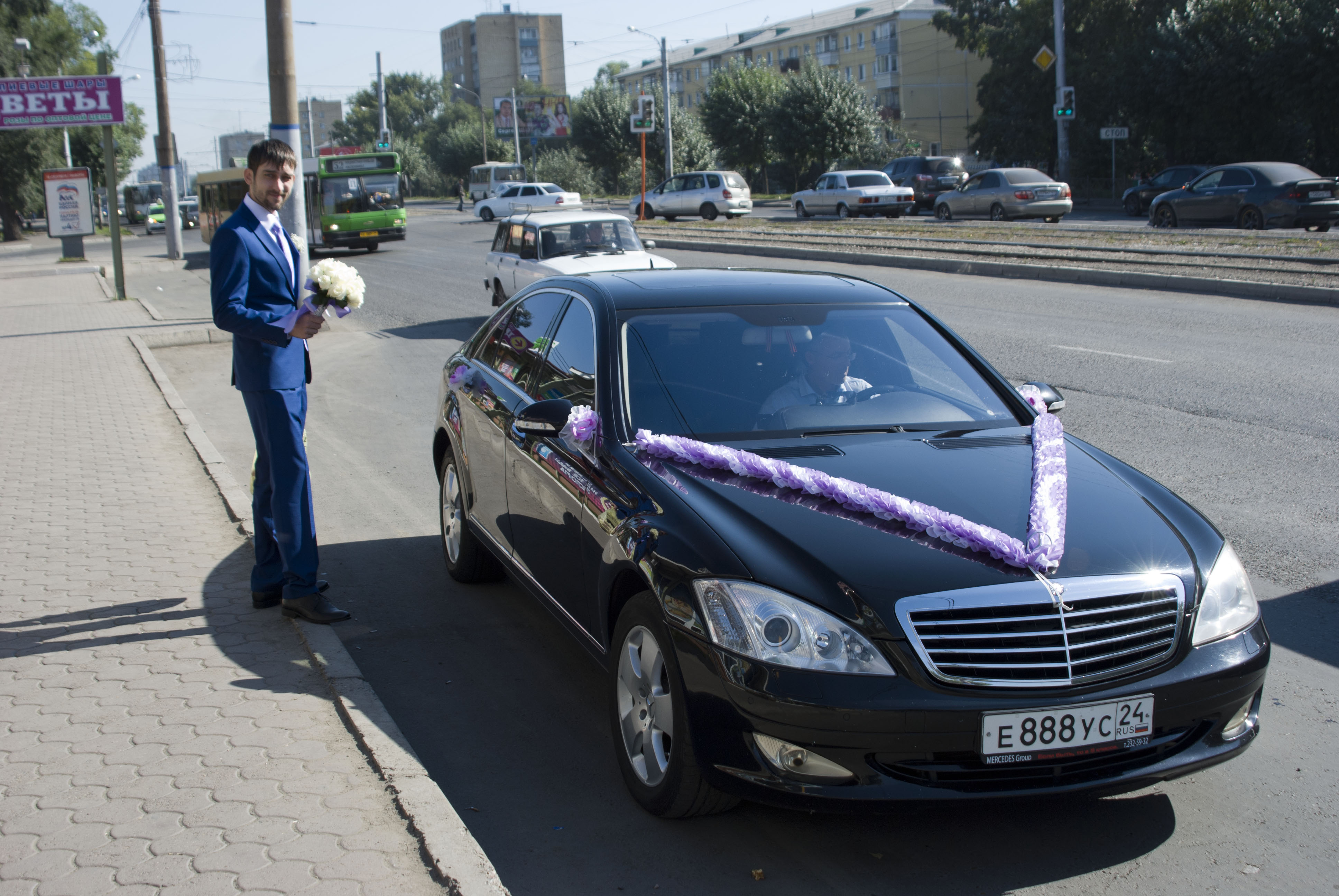 Автопрокат красноярск. Мерседес Красноярск. Mercedes 888. Автомобиль напрокат в Красноярске. Красноярский Мерседес.