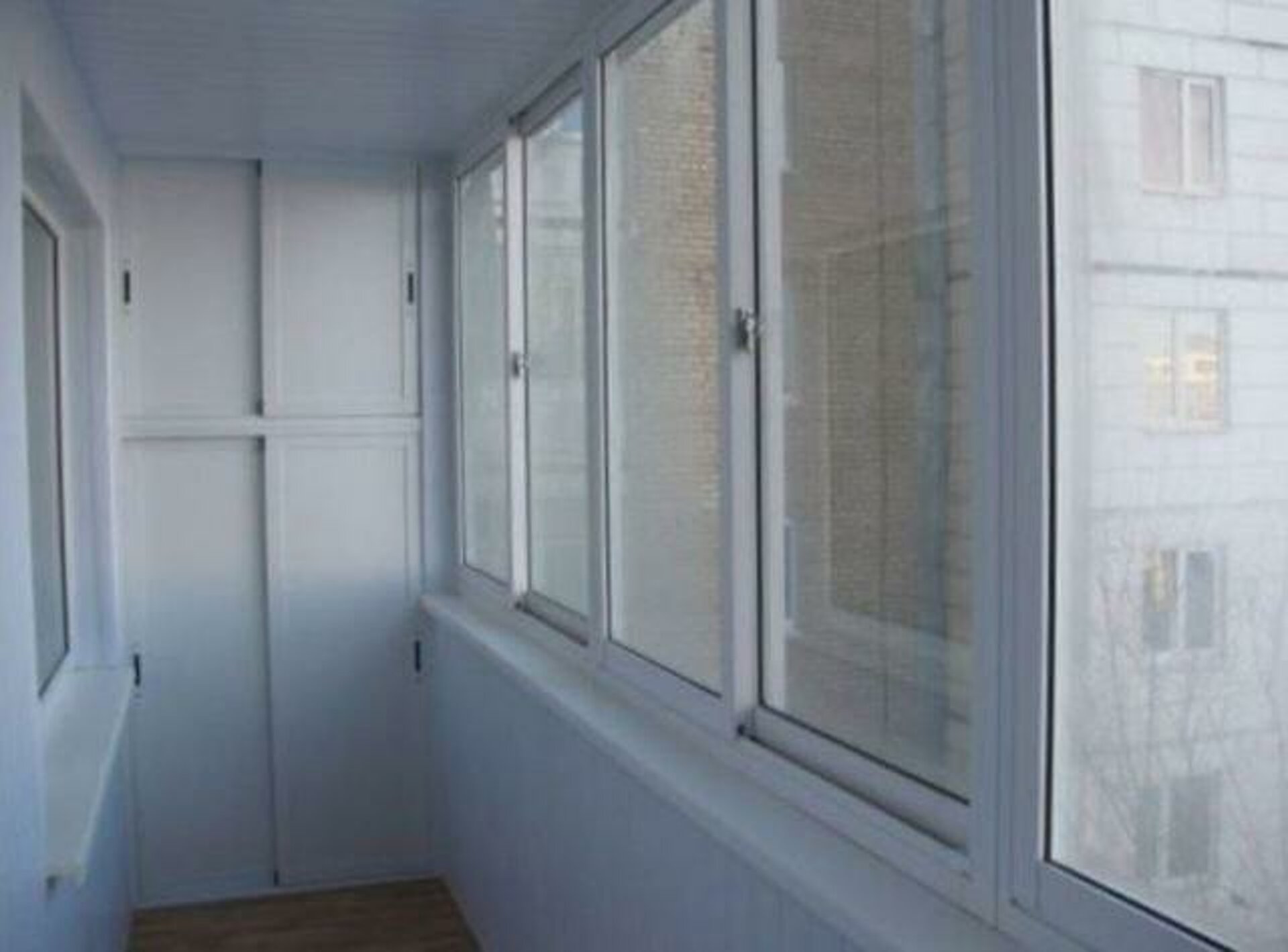 Алюминиевый шкаф на балкон