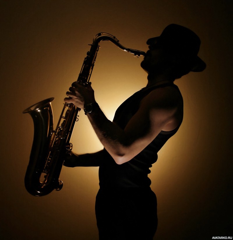 Playing saxophone. Саксофон. Саксофонист. Мужчина с саксофоном. Музыкант саксофонист.