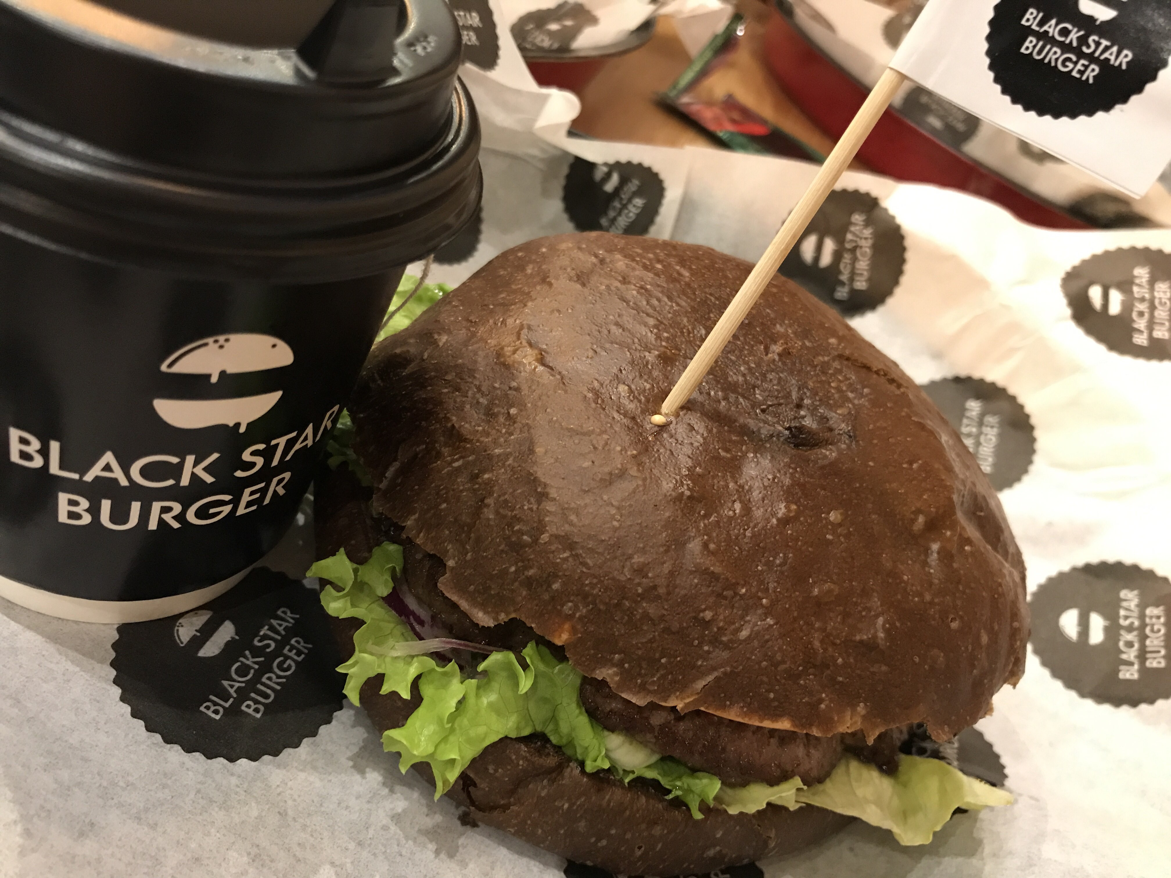 Блэк бургер москва. Блэк Стар бургер. Black Star Burger Москва Арбат. Новый Арбат 15 бургер Тимати. Starlight бургерная.