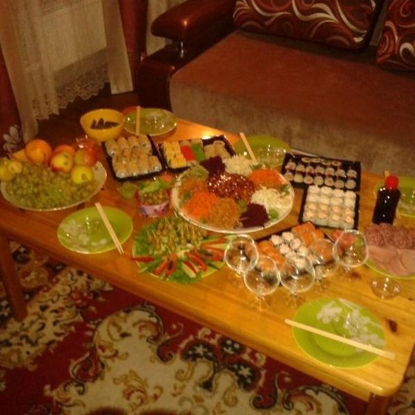 наш вкусный стол с сэн-то суши)))