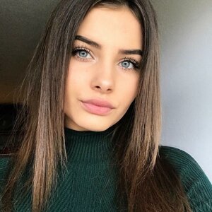 Анна Власова