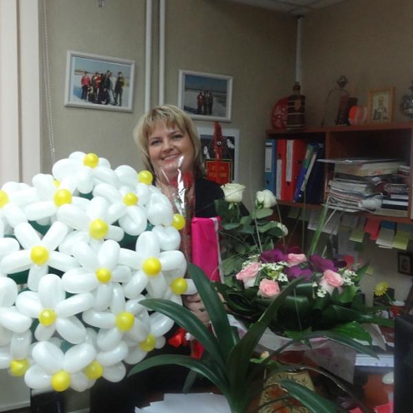 Заказывала праздничный букет шаров - доставили прямо в офис.