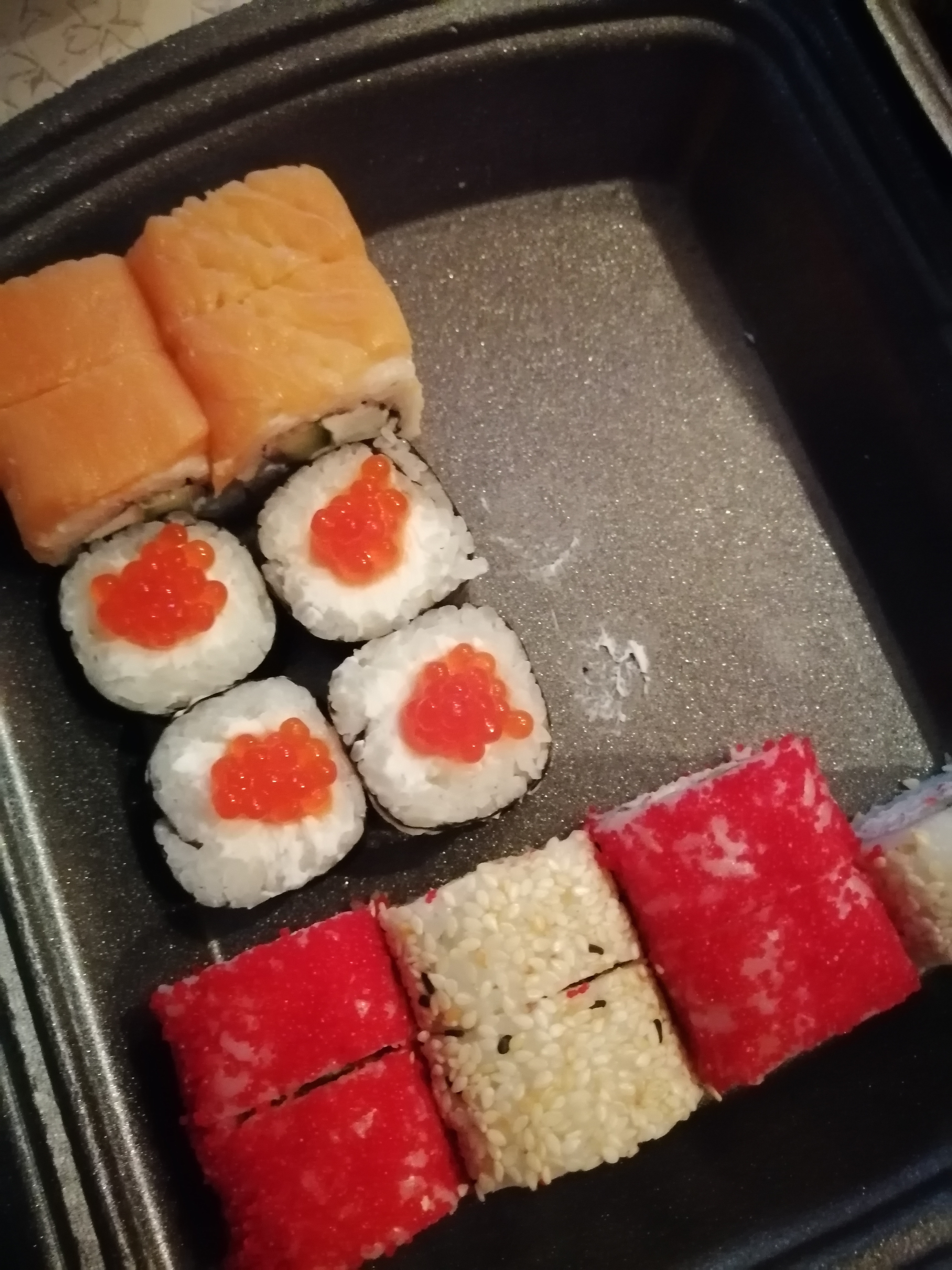 Роллы дали. Sushi dan нижняя Пойма пицца. Доставка суши Шакша тояки.