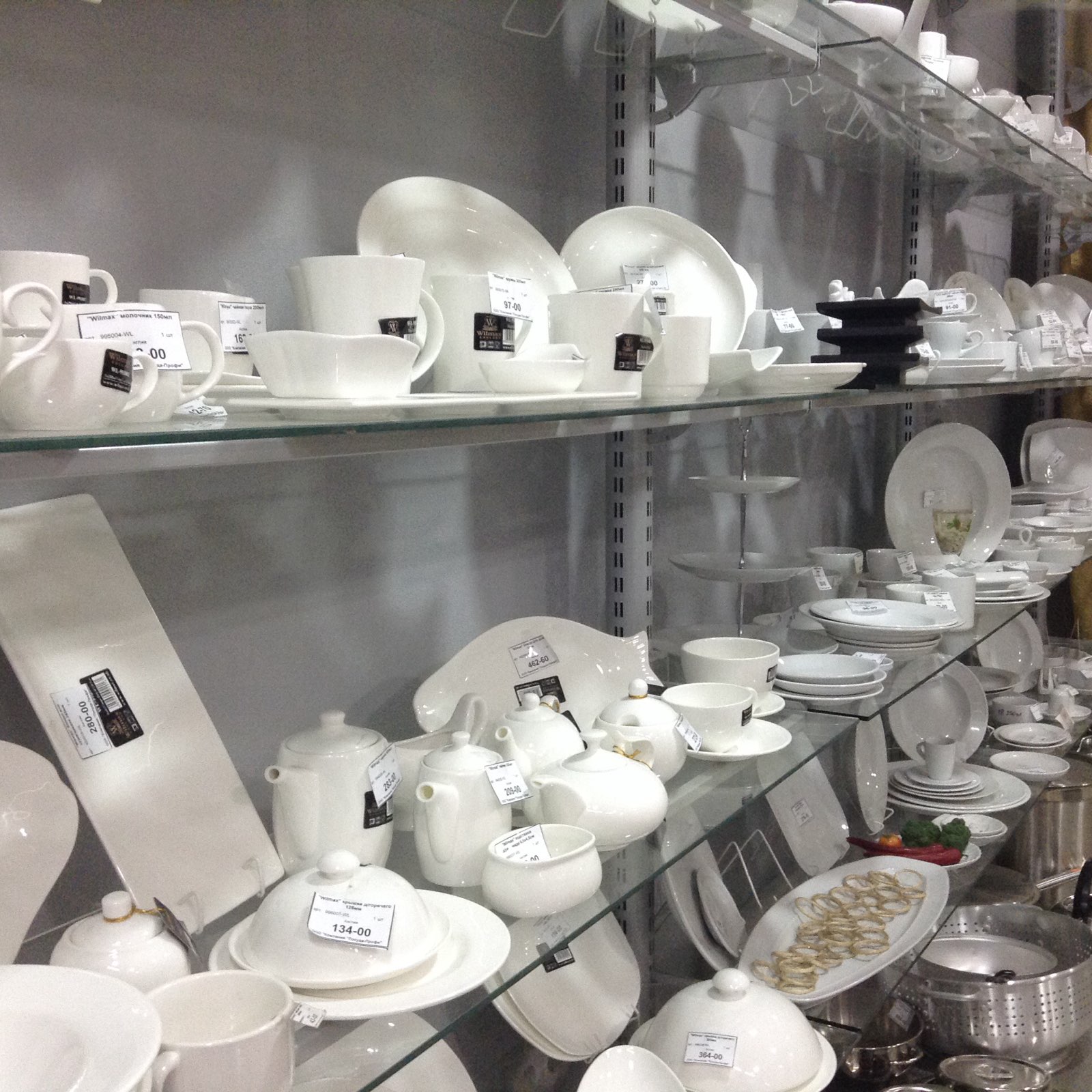 Магазин посуды в новосибирске. Оптовые склады посуды. Отдел посуды. Магазин посуды. Оптовый магазин посуды.