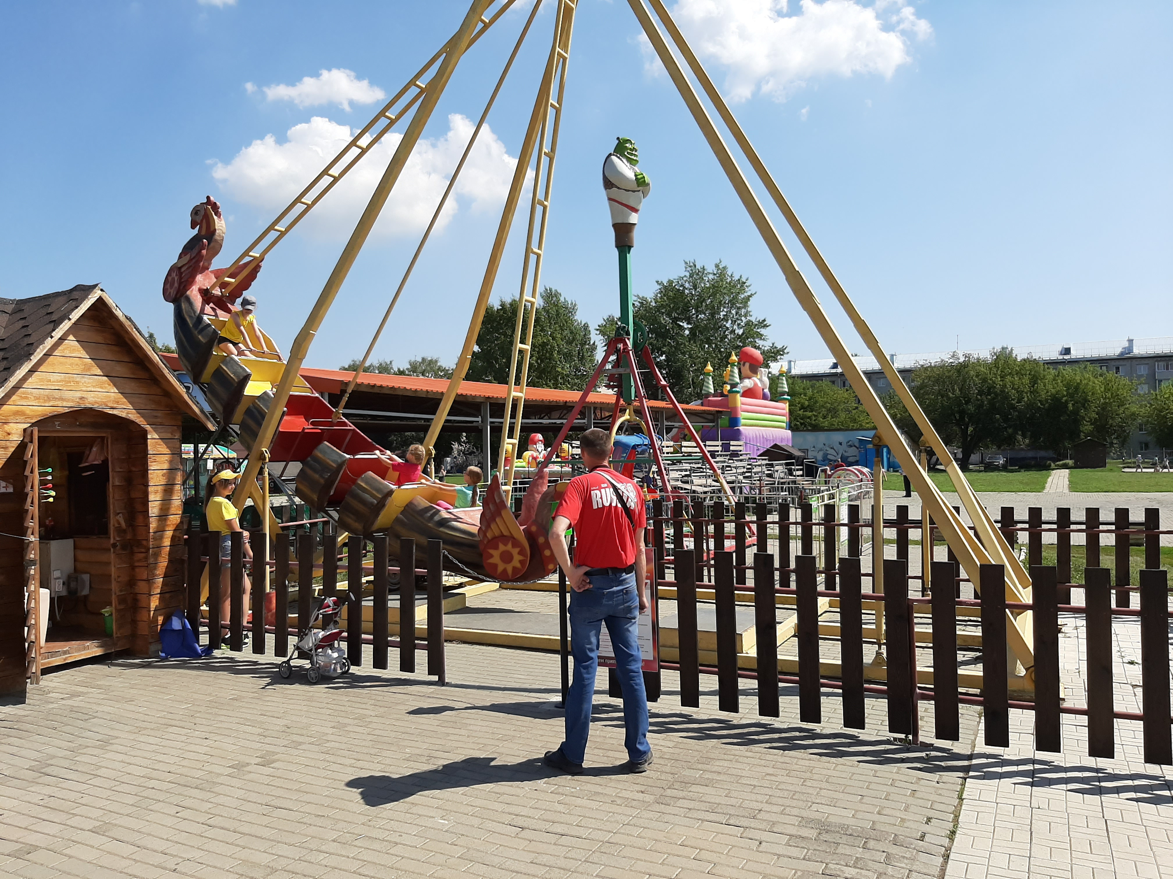 Арлекино аквапарк барнаул. Парк Арлекино Барнаул. Арлекино Барнаул аттракционы. Парк развлечений Арлекино в Барнауле.