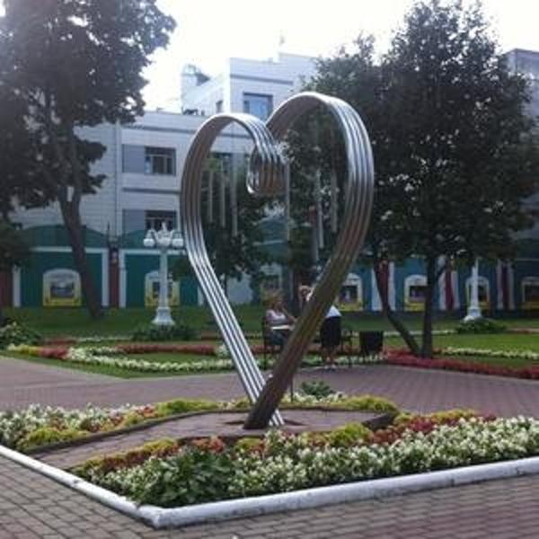 Памятник Всем Влюбленным