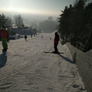 Иня новосибирск горнолыжный. Иня горнолыжный комплекс Новосибирск. Гора Иня Новосибирск. Горнолыжный клуб Иня.