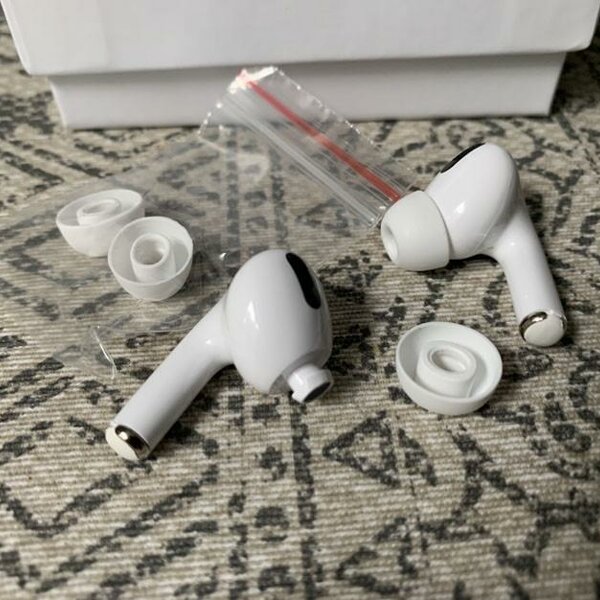 Как правильно снимать амбушюры с airpods pro Фотографии компании KINGSTORE, федеральная мобильная сеть в Тюмени на 50 лет ВЛК