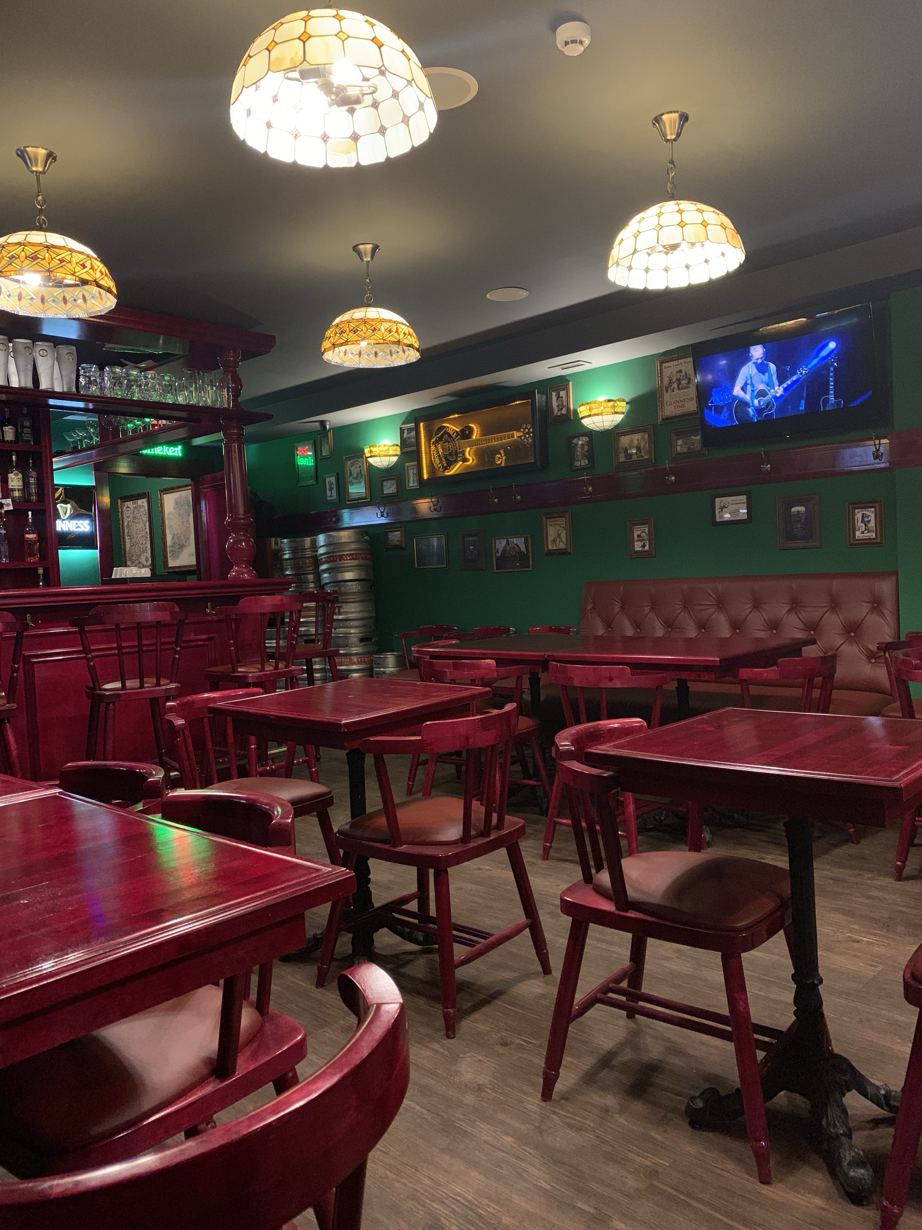 Mollie s pub. Ирландский паб Моллис. Ирландский паб Орел Текмаш. Моллис Казанская 5. Ирландский паб на чистых прудах.