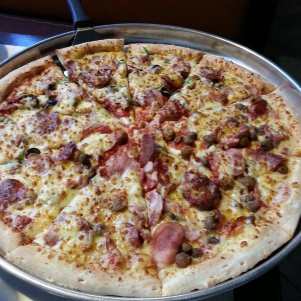 пицца 40см, половина пиццы мясная,другая супер папа