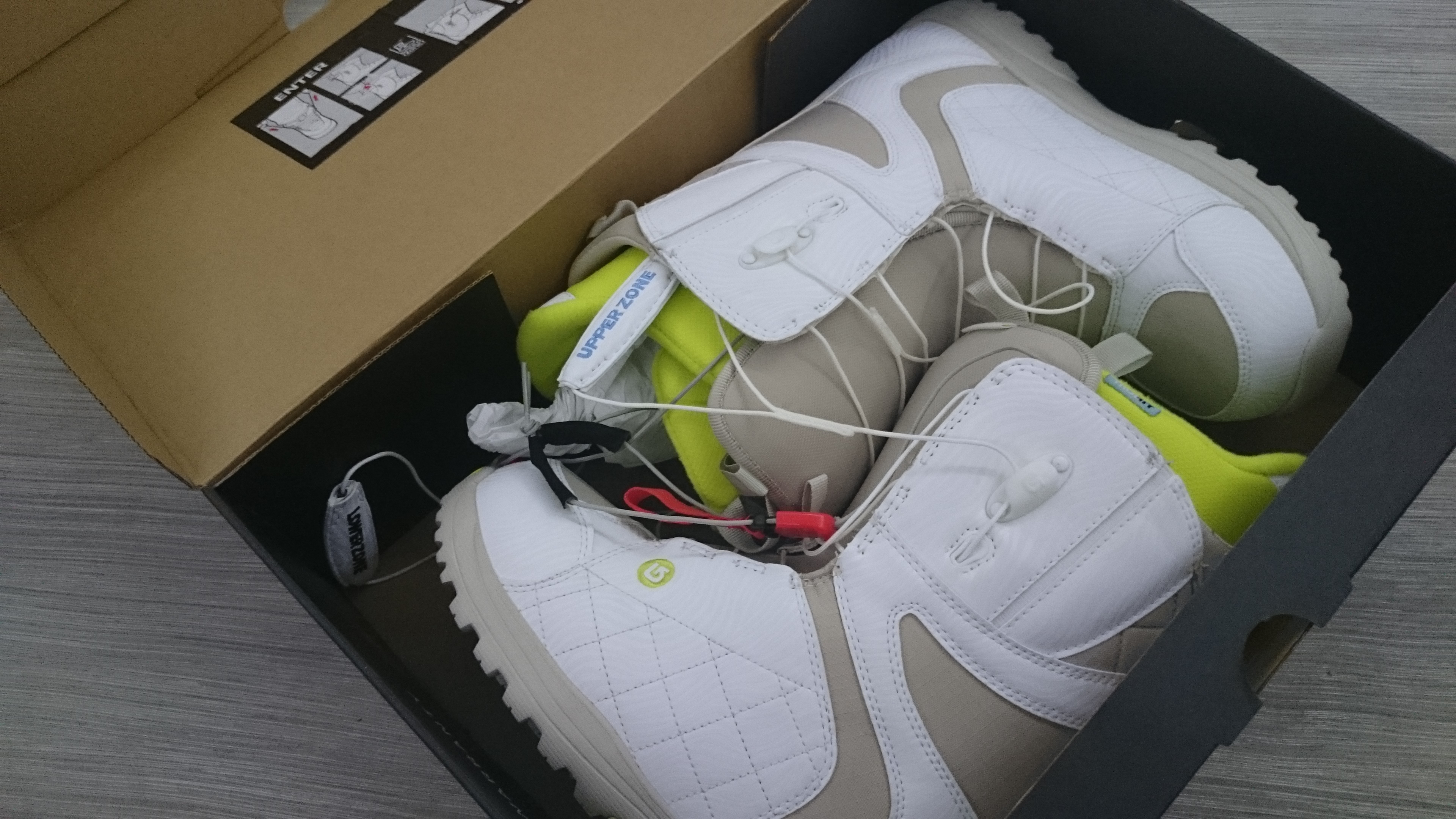 Спортмастер лаб. Ботинки для сноуборда. Ботинки сноубордические женские. Шевченко Спортмастер. Доска для сноуборда для ботинка 290 mm.