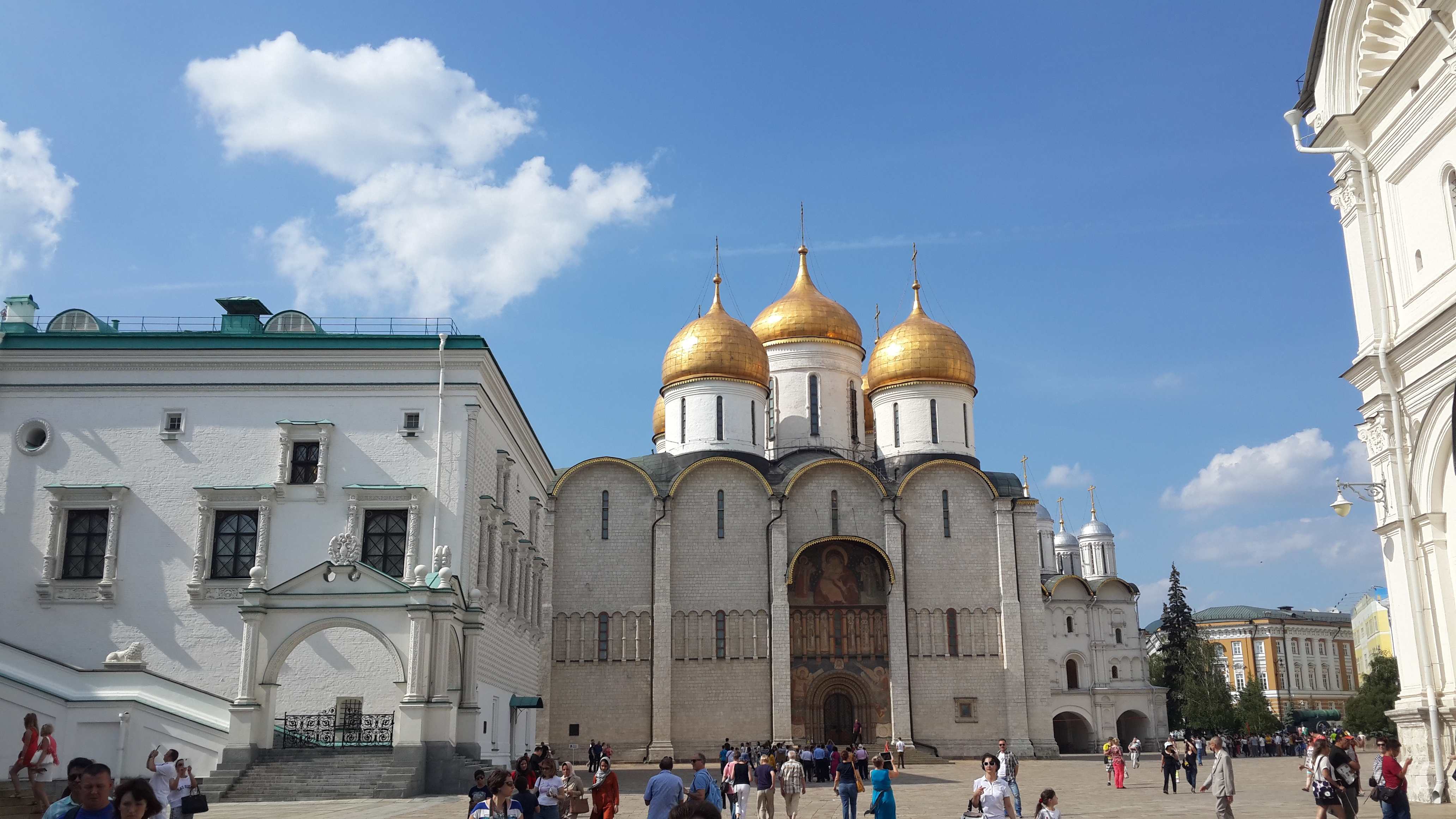 Л москва. Патриаршие палаты и собор двенадцати апостолов Московского Кремля. Успенский собор Московского Кремля. Соборная площадь Московского Кремля Патриаршие палаты. Архангельский собор Московского Кремля.