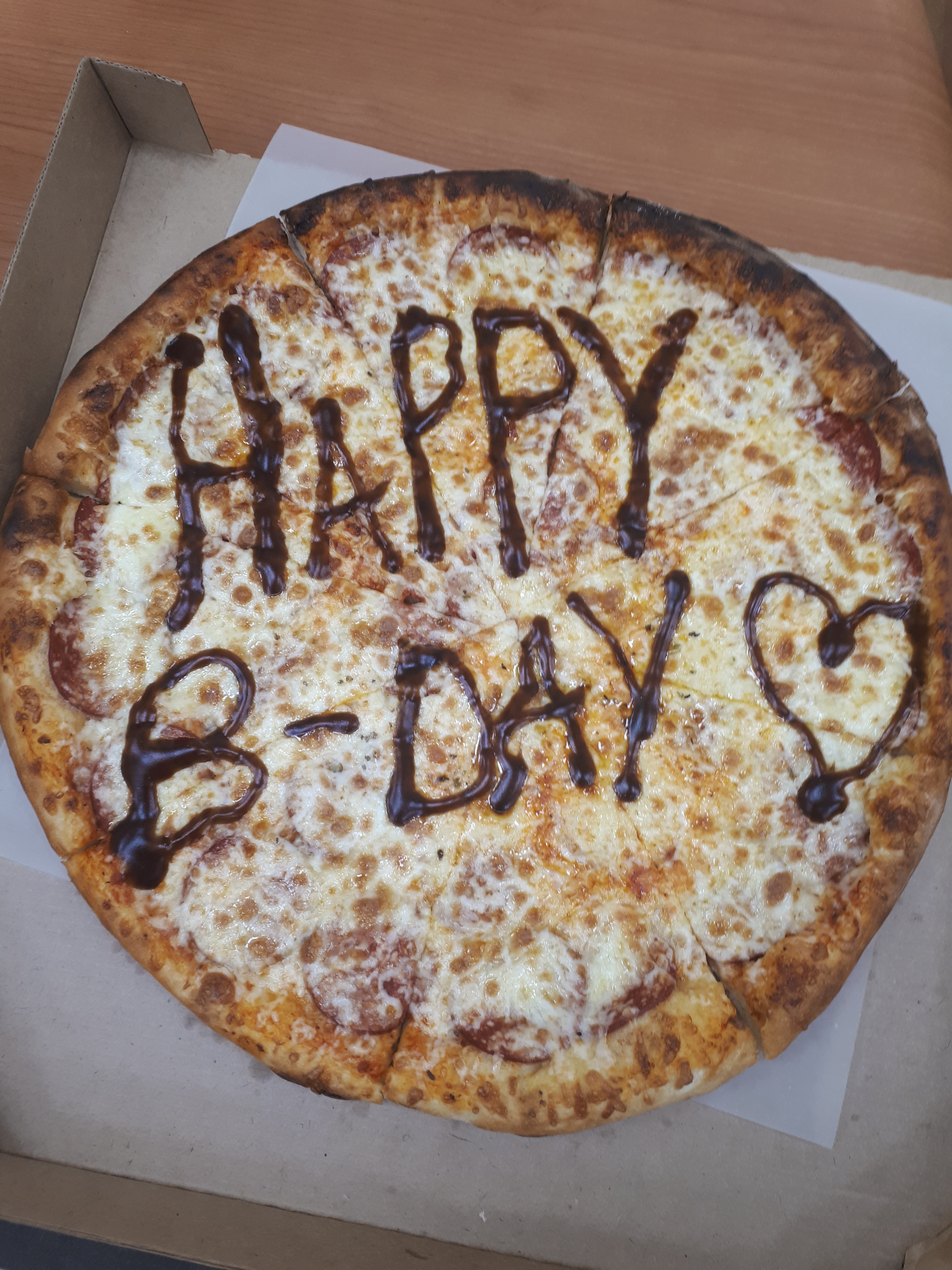 Пицца с днем рождения надпись
