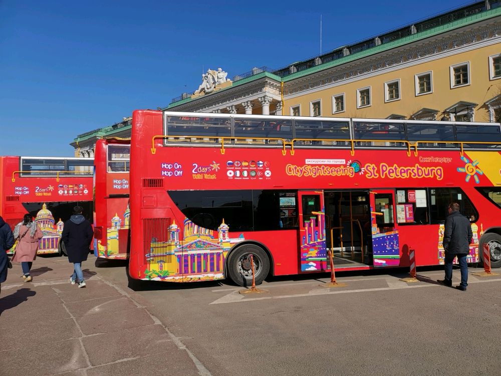 Обзорная питеру на автобусе. Автобус City Sightseeing Санкт-Петербург. Автобус Сити сайтсиинг Санкт Петербург. Питер автобус двухэтажный экскурсии City Sightseeing. City Sightseeing Казань.