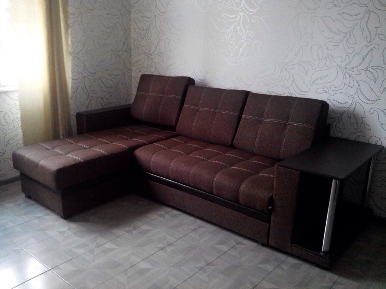 Много мебели большой угловой диван