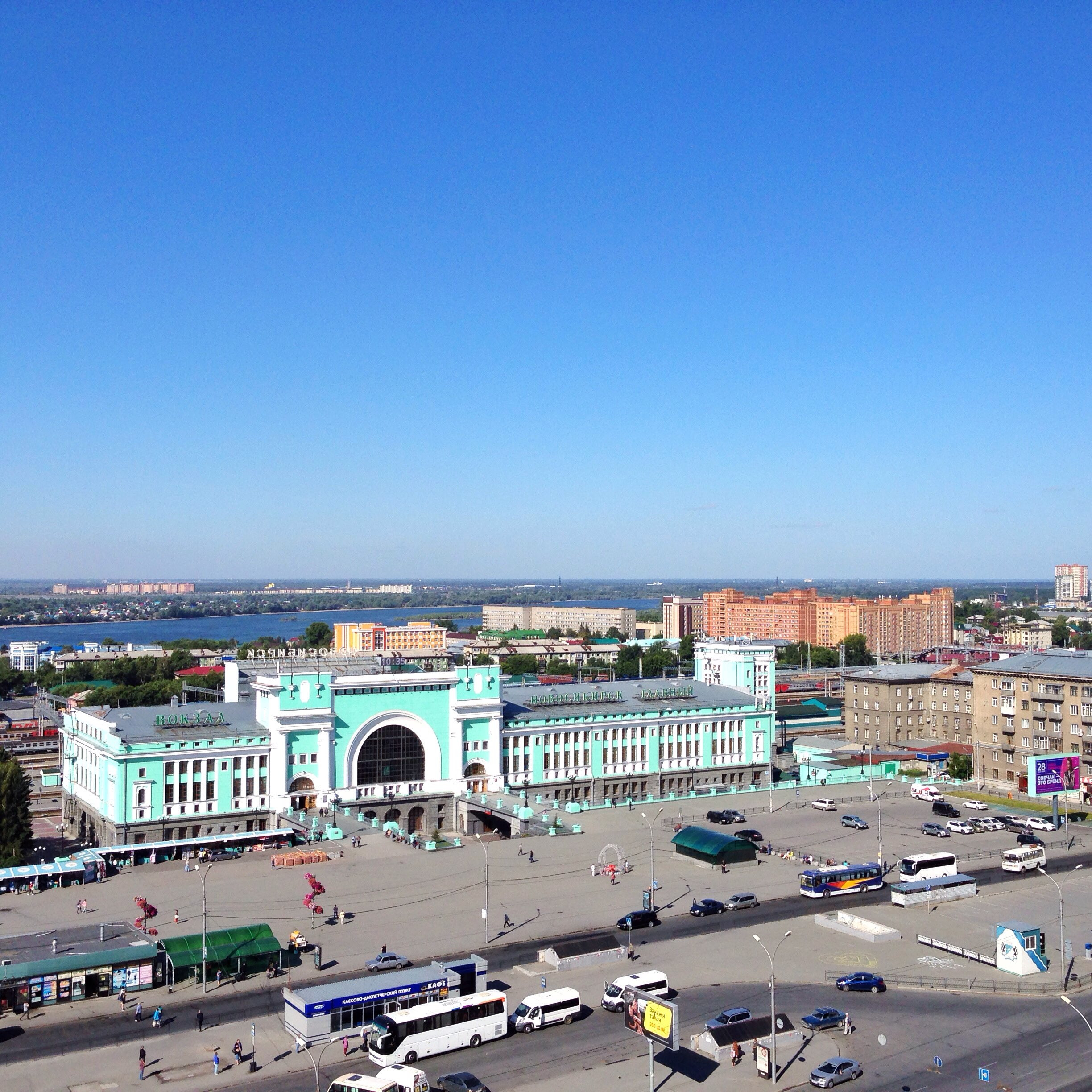 Отель новосибирск вокзал. Площадь Гарина-Михайловского в Новосибирске. Вокзал в Новосибирске на площади Гарина-Михайловского. Площадь Гарина-Михайловского в Новосибирске метро. Вокзальная площадь Новосибирск.